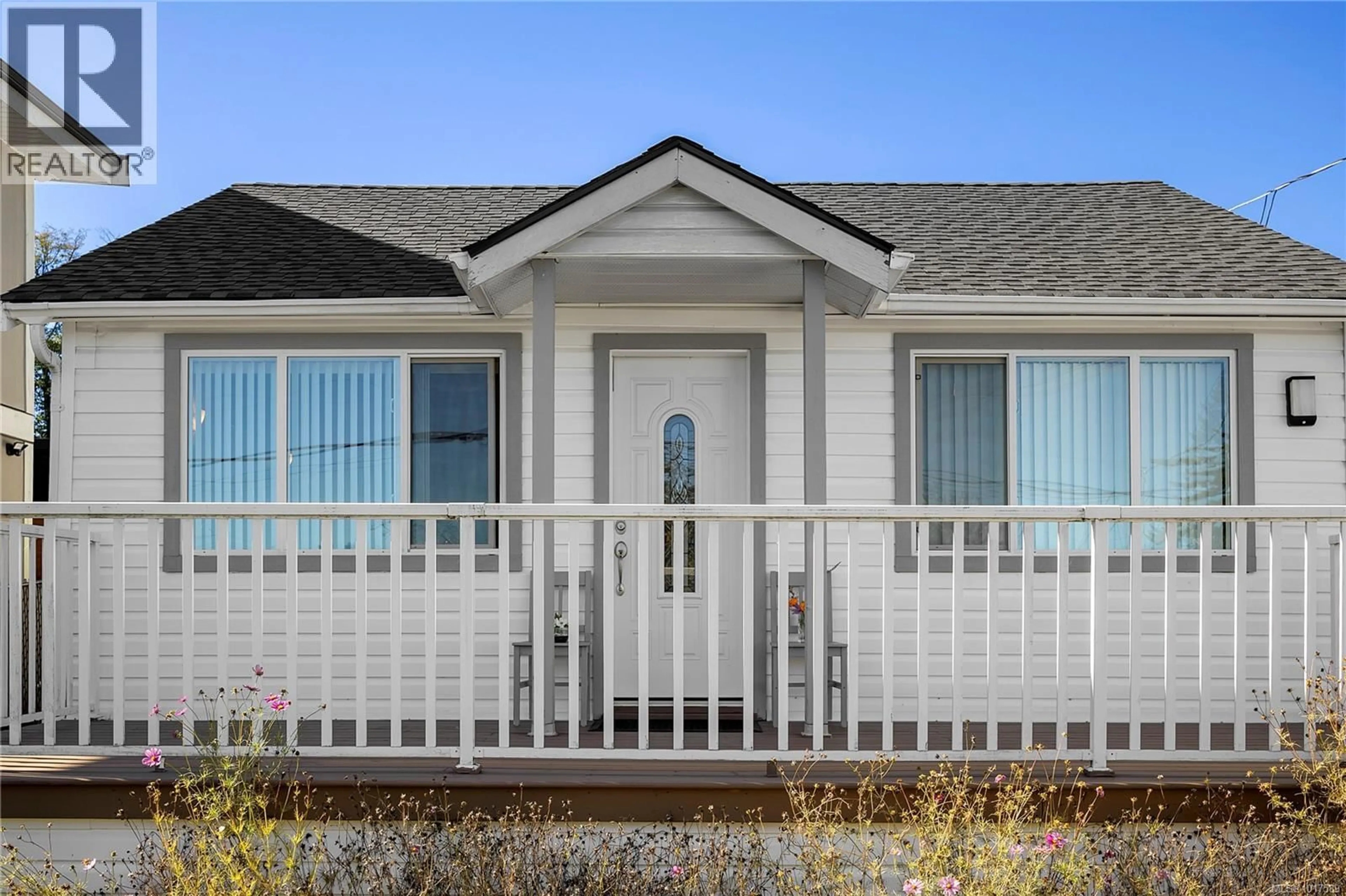 Home with vinyl exterior material, street for 240 VIEW STREET, Nanaimo British Columbia V9R4N7