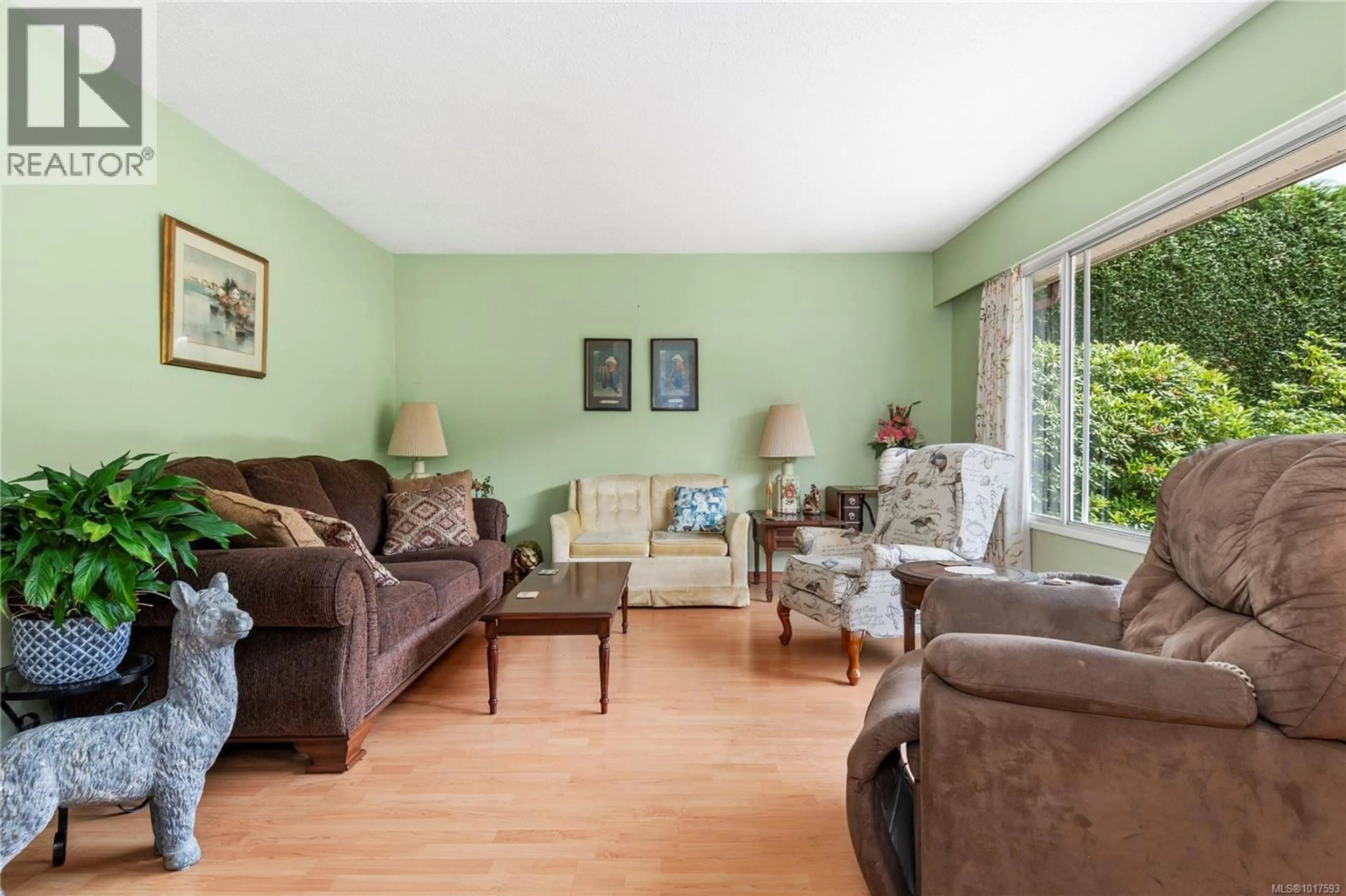 Living room with furniture, unknown for 880 PINECREST ROAD, Campbell River British Columbia V9W3P3