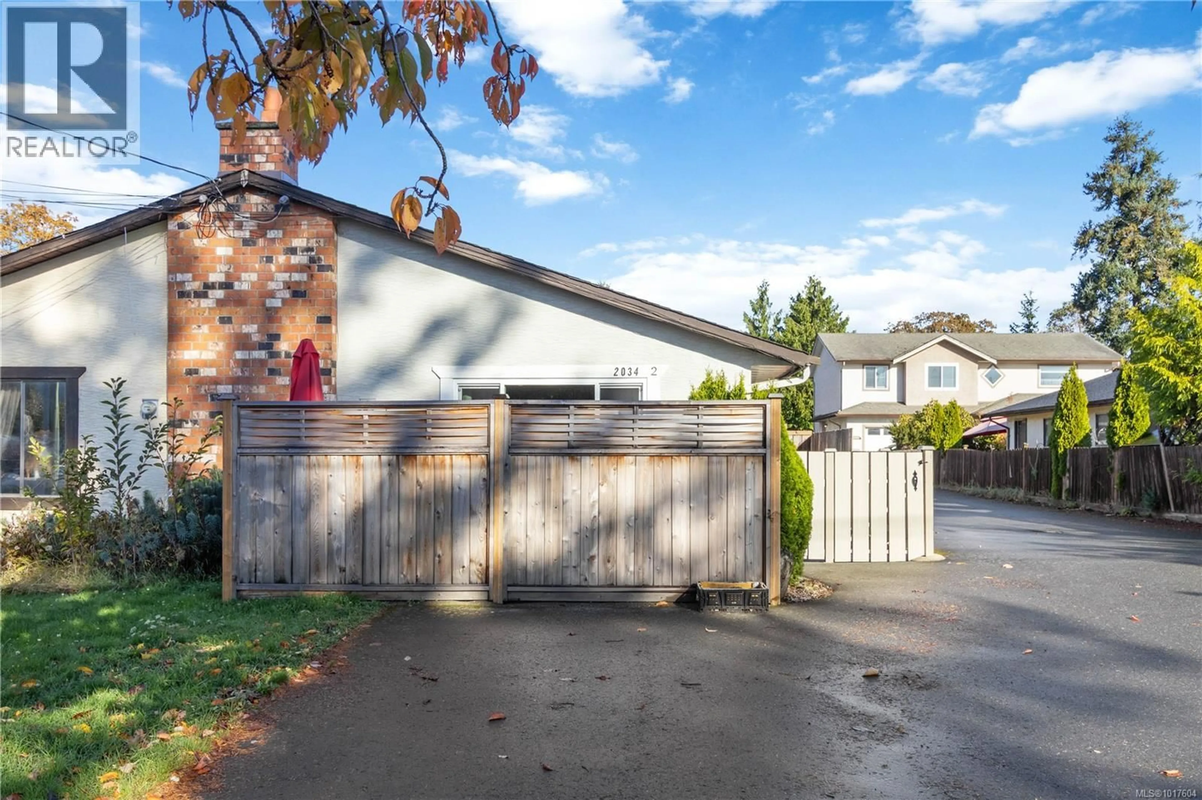 A pic from outside/outdoor area/front of a property/back of a property/a pic from drone, street for 2 - 2034 WEILER AVENUE, Sidney British Columbia V8L1R4