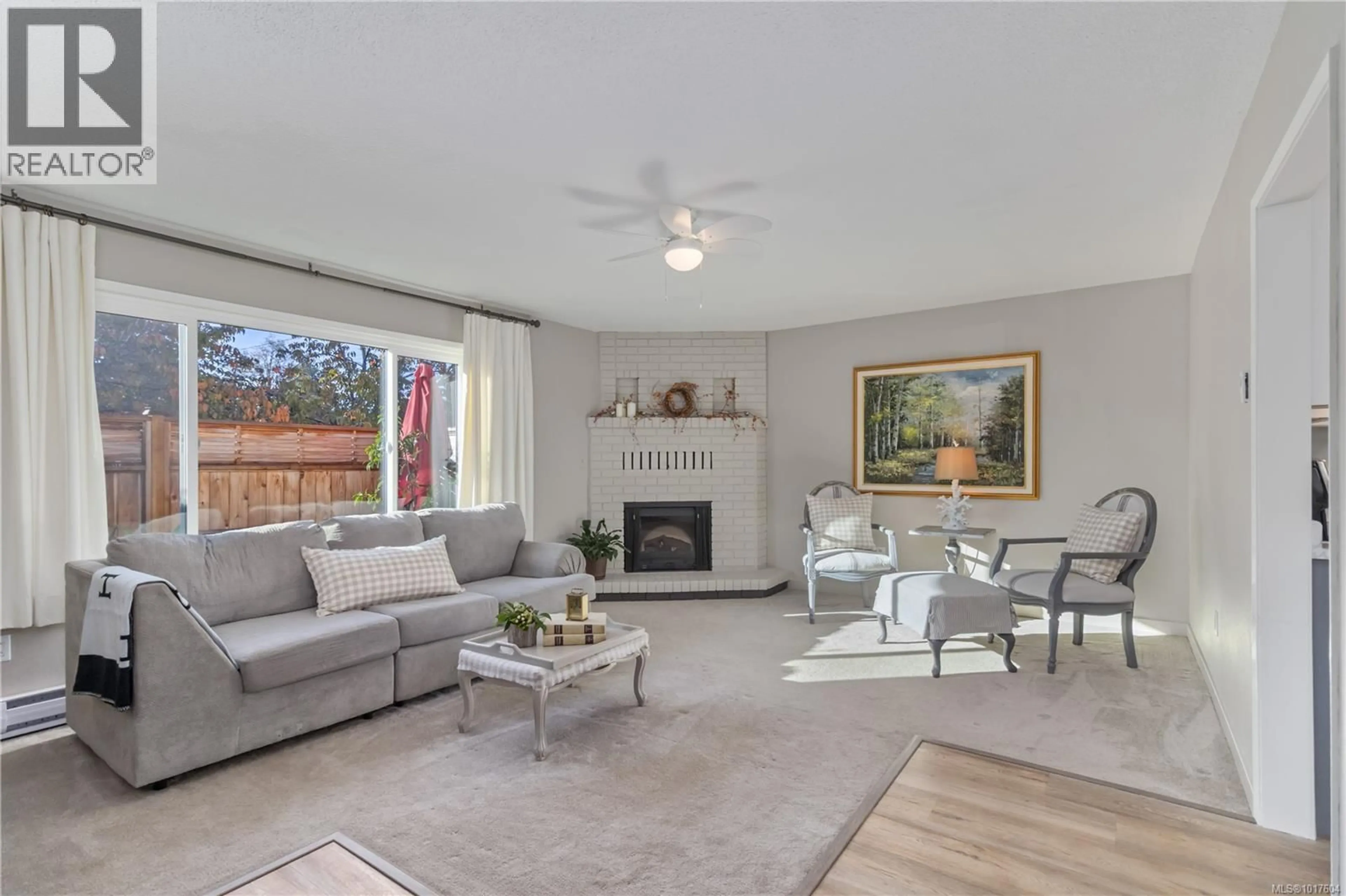 Living room with furniture, unknown for 2 - 2034 WEILER AVENUE, Sidney British Columbia V8L1R4