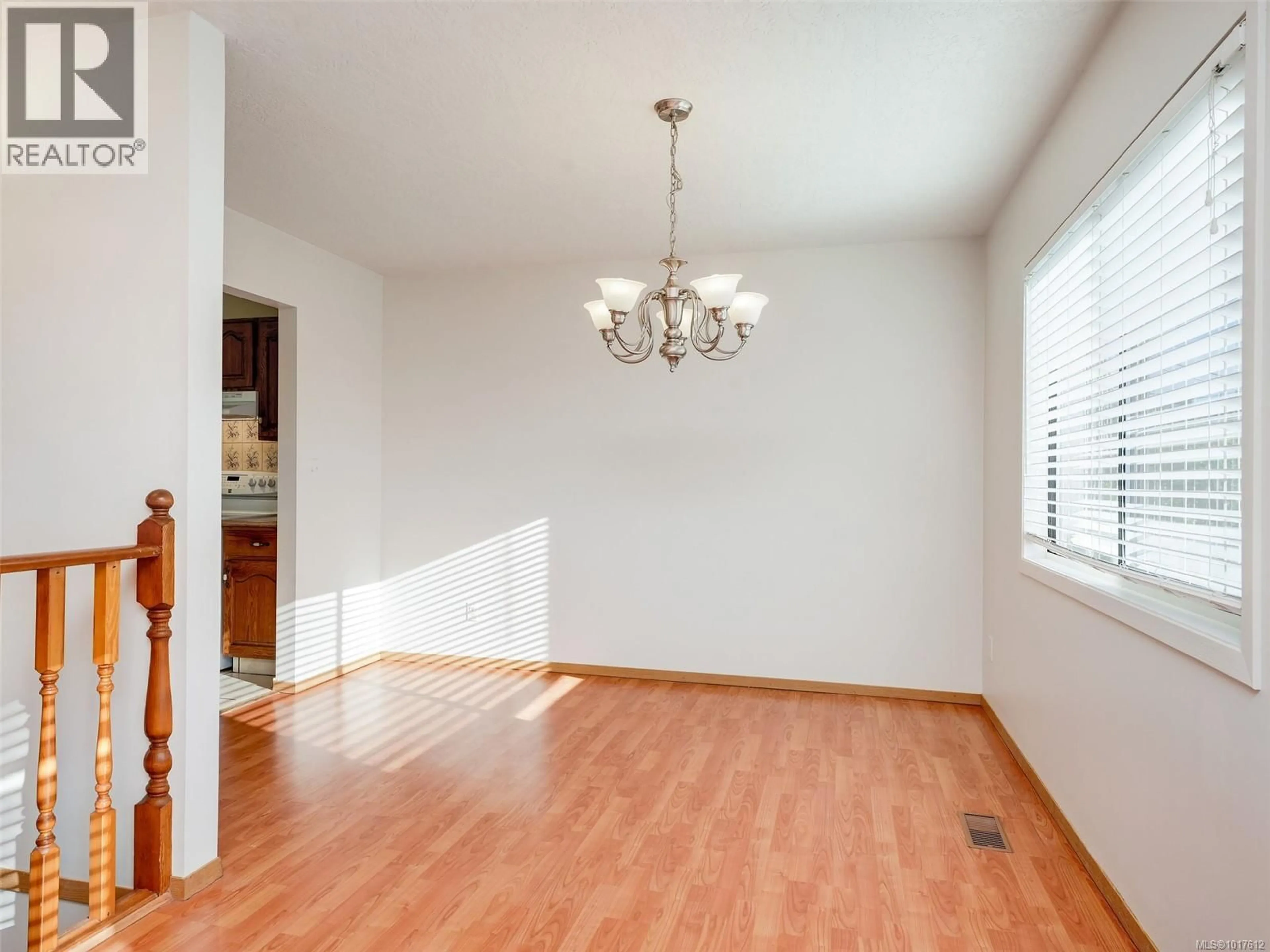 Dining room, wood/laminate floor for 4332 LAYRITZ AVENUE, Saanich British Columbia V8Z7C5