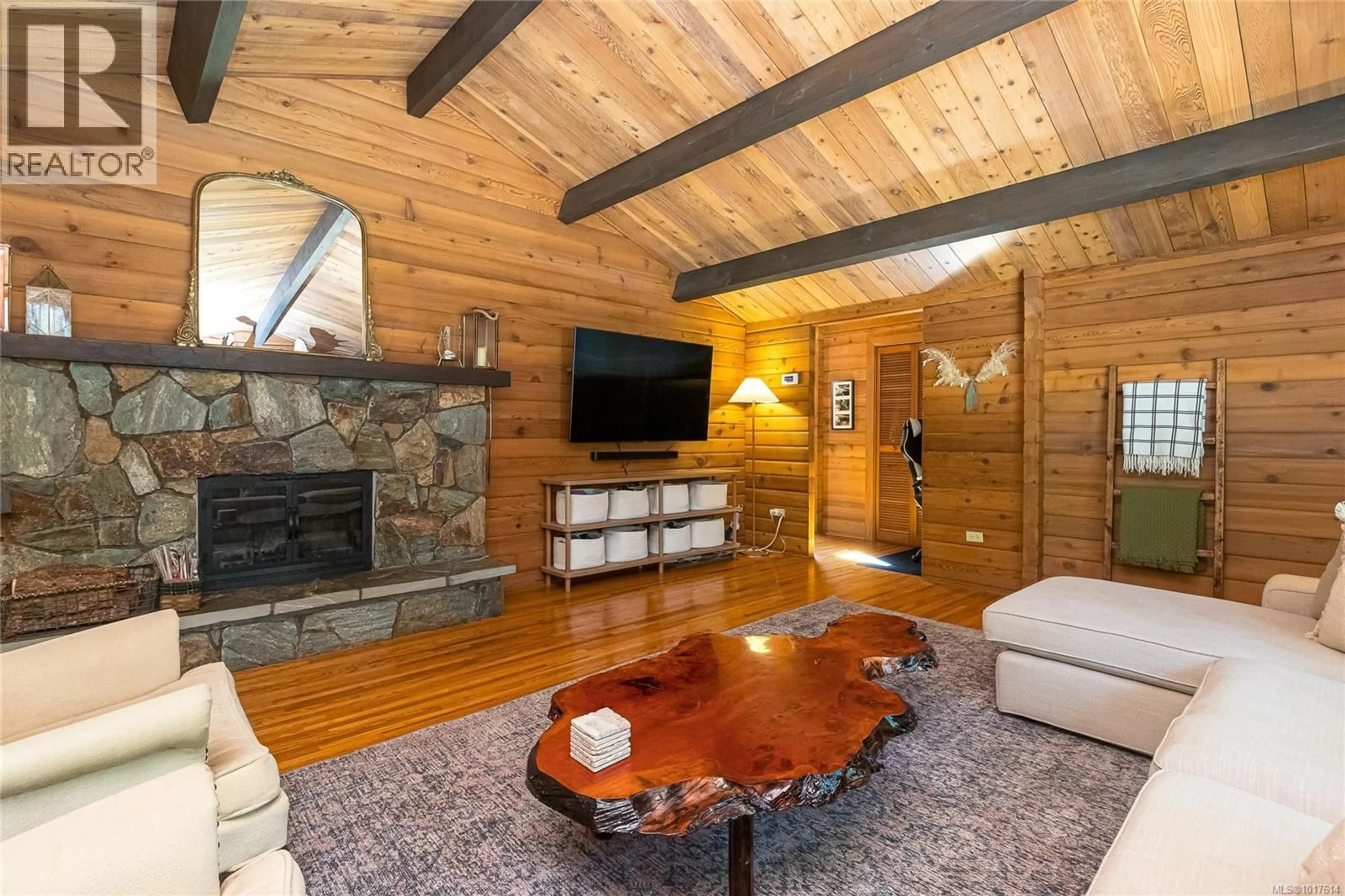 Living room with furniture, wood/laminate floor for 4705 BARROW ROAD, Metchosin British Columbia V9C4C6