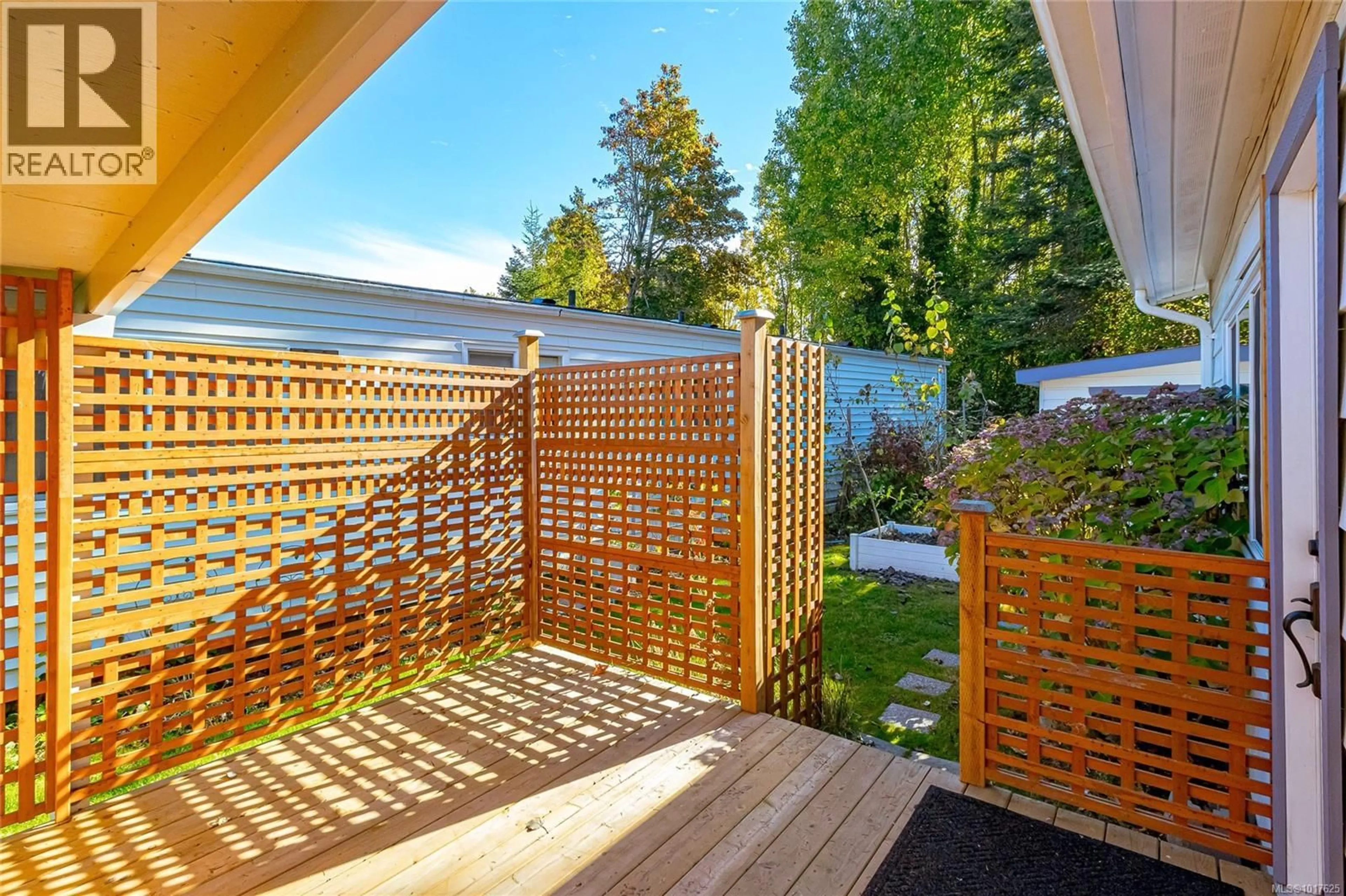 Patio, street for 2135 SUMMERGATE BOULEVARD, Sidney British Columbia V8L4K9