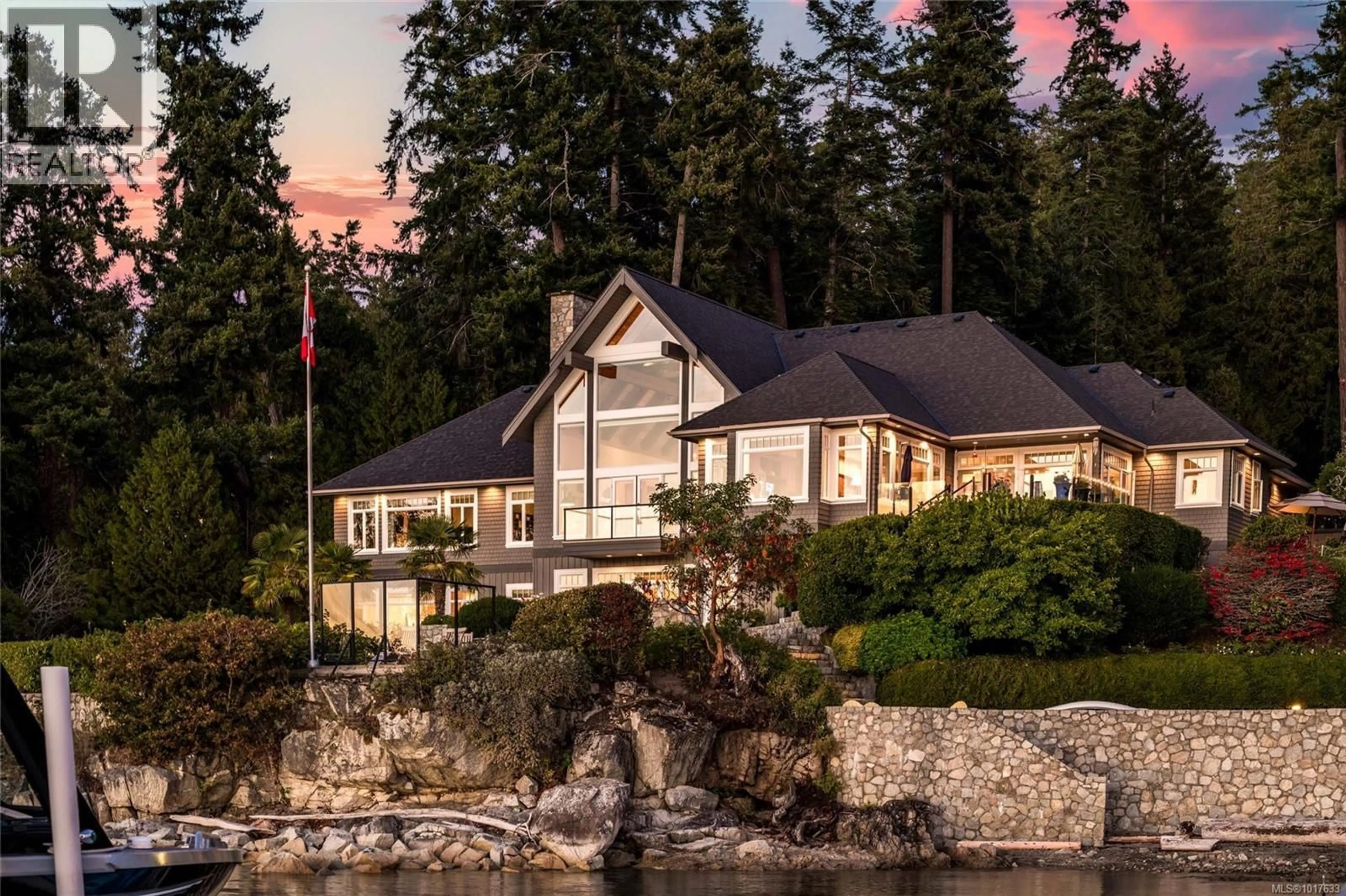Home with vinyl exterior material, water/lake/river/ocean view for 8338 WEST SAANICH ROAD, Central Saanich British Columbia V8M1S5