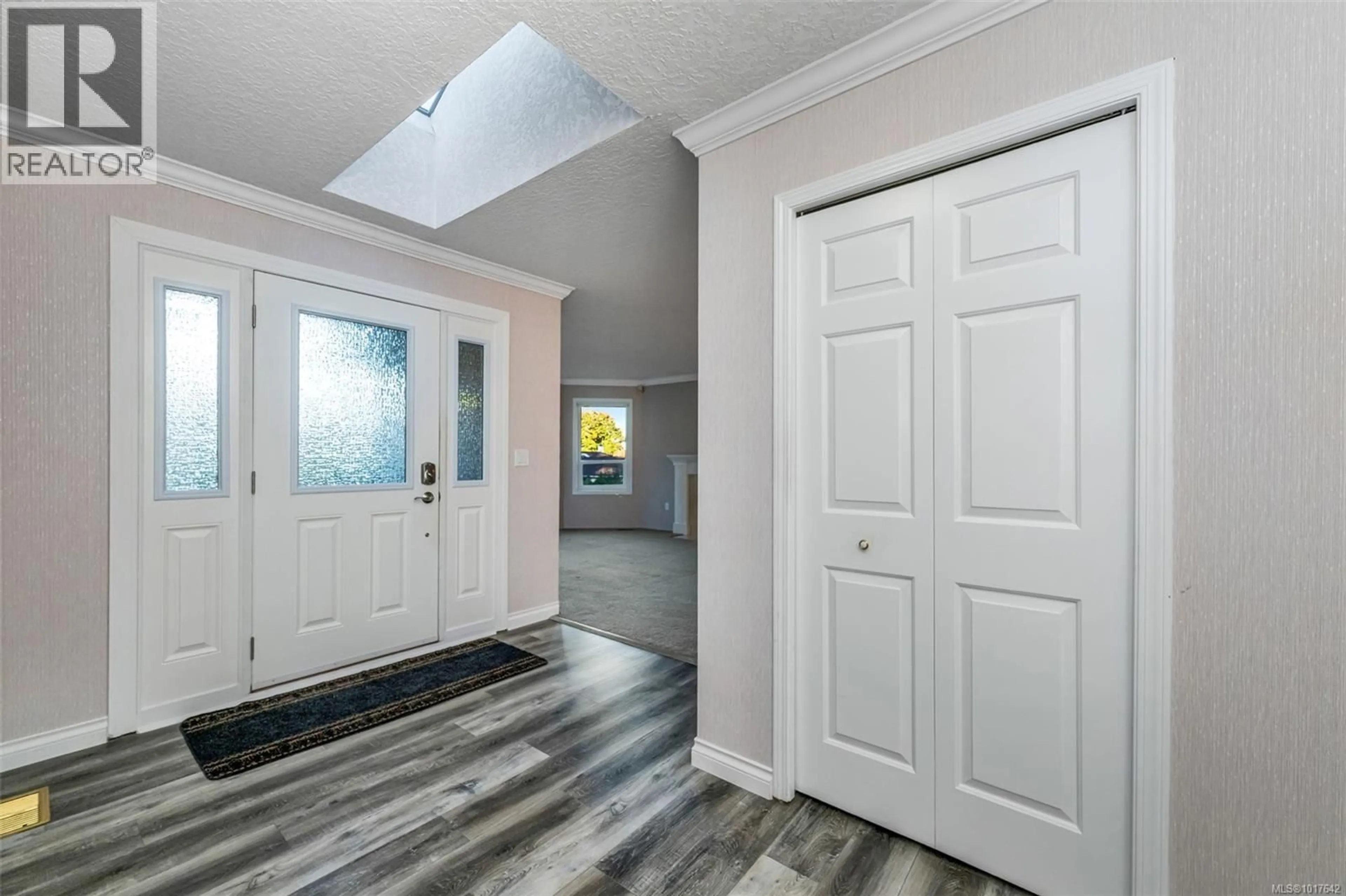 Indoor entryway for 2431 WILCOX TERRACE, Central Saanich British Columbia V8Z5R7