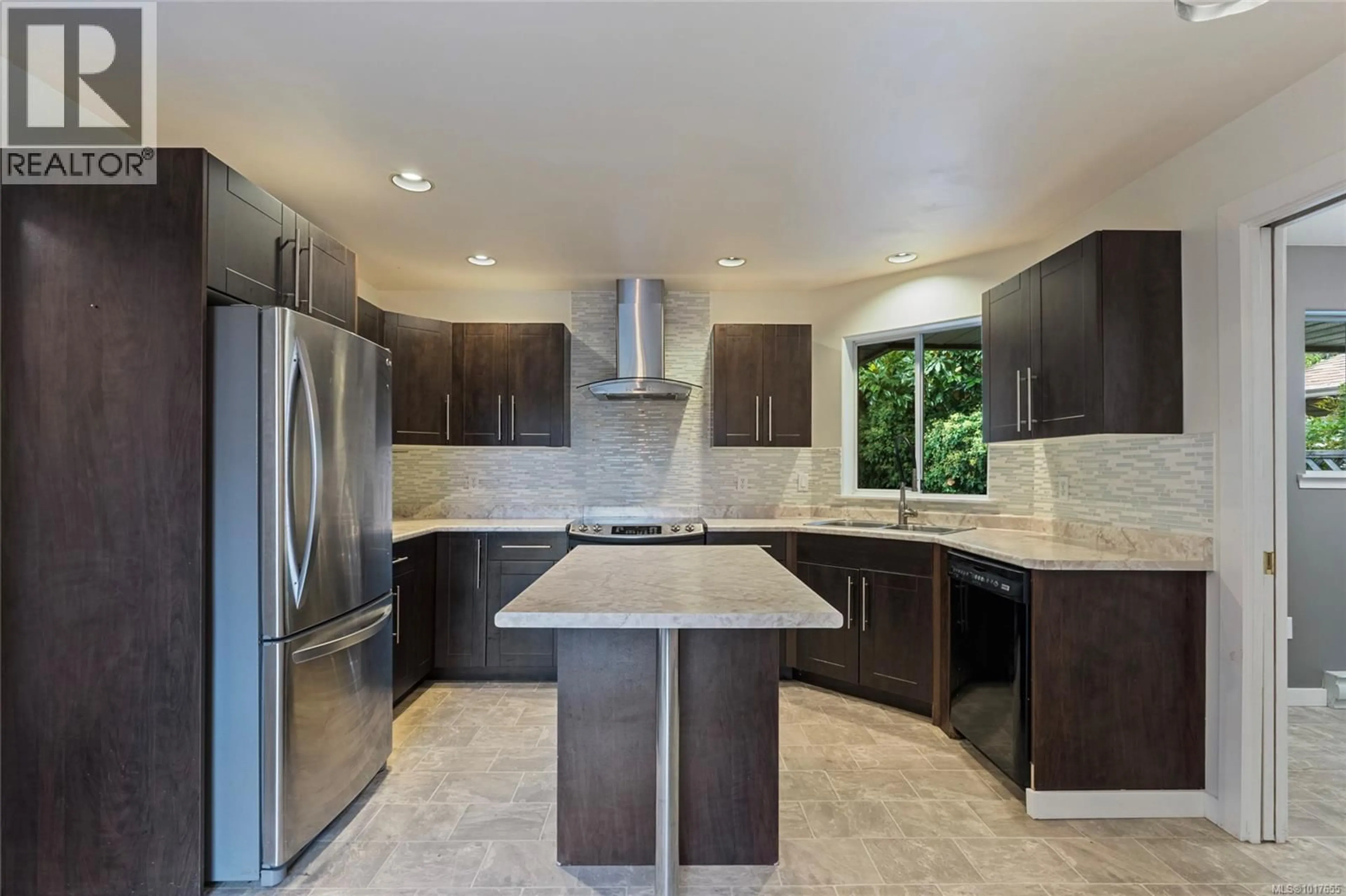 Contemporary kitchen, ceramic/tile floor for 3360 AUCHINACHIE ROAD, Duncan British Columbia V9L3X8