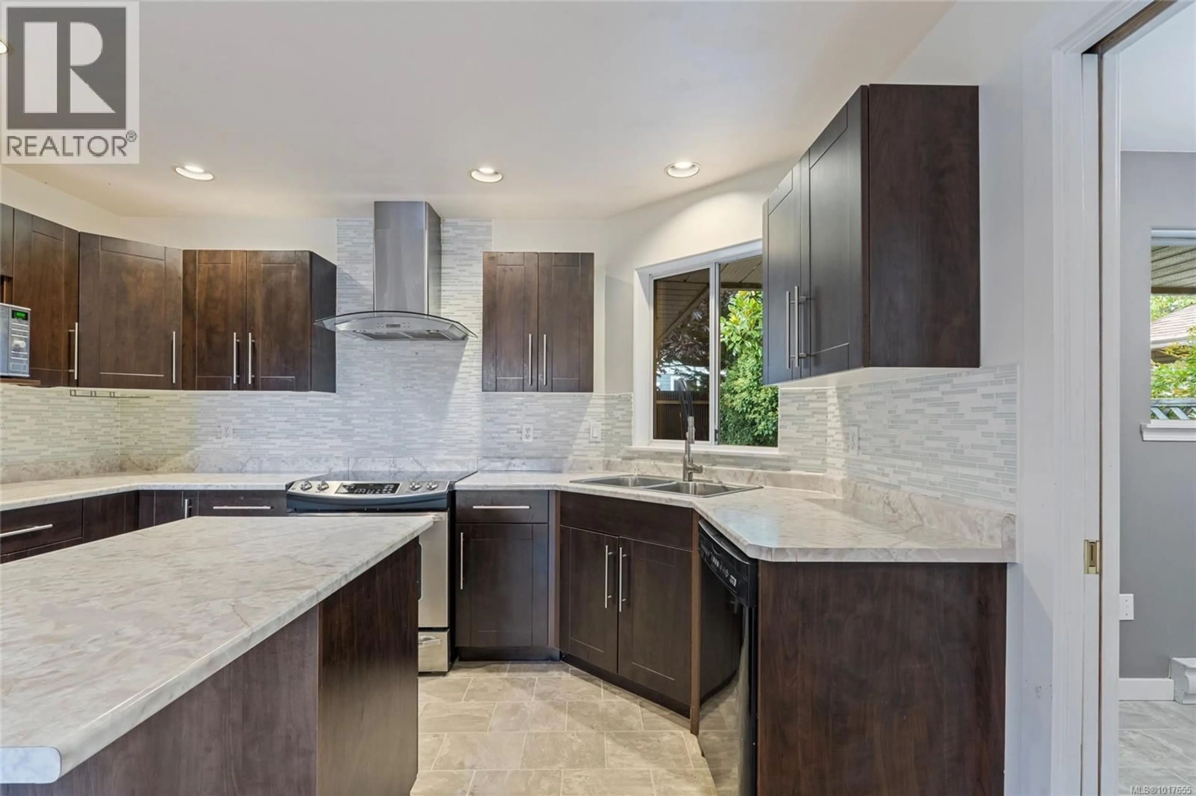 Contemporary kitchen, ceramic/tile floor for 3360 AUCHINACHIE ROAD, Duncan British Columbia V9L3X8