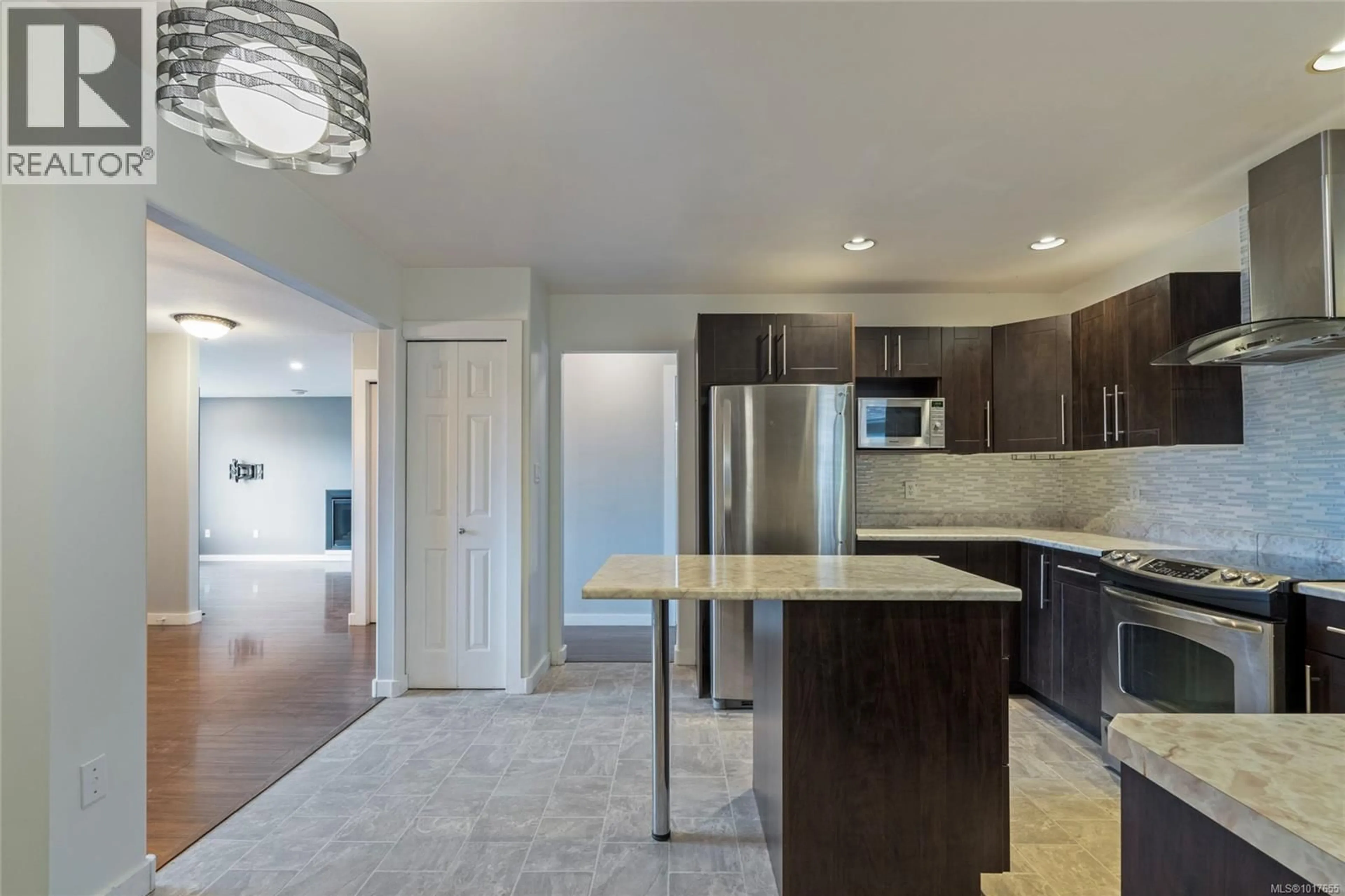Open concept kitchen, unknown for 3360 AUCHINACHIE ROAD, Duncan British Columbia V9L3X8