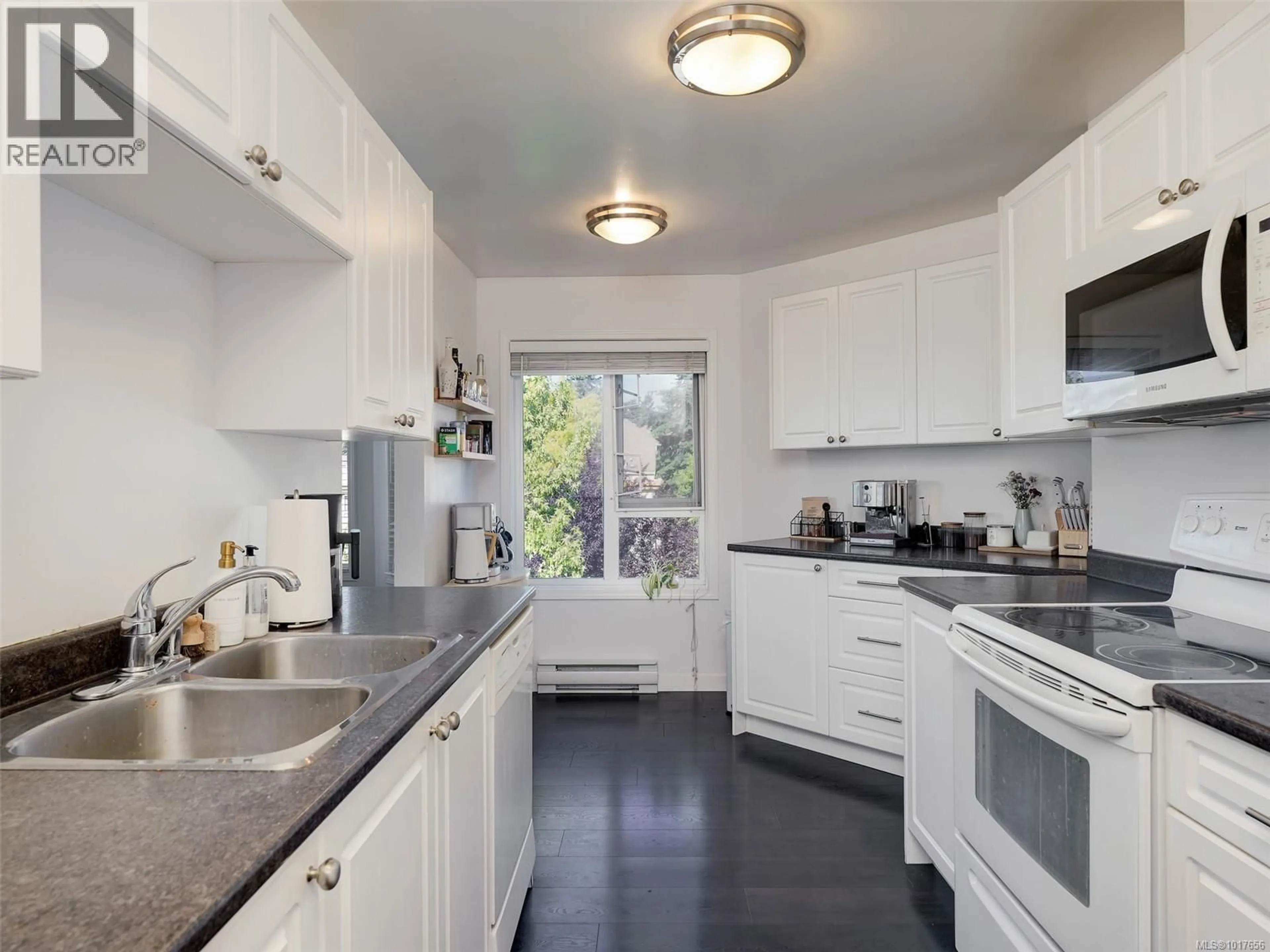 Unknown for 410 - 490 MARSETT PLACE, Saanich British Columbia V8Z7J1