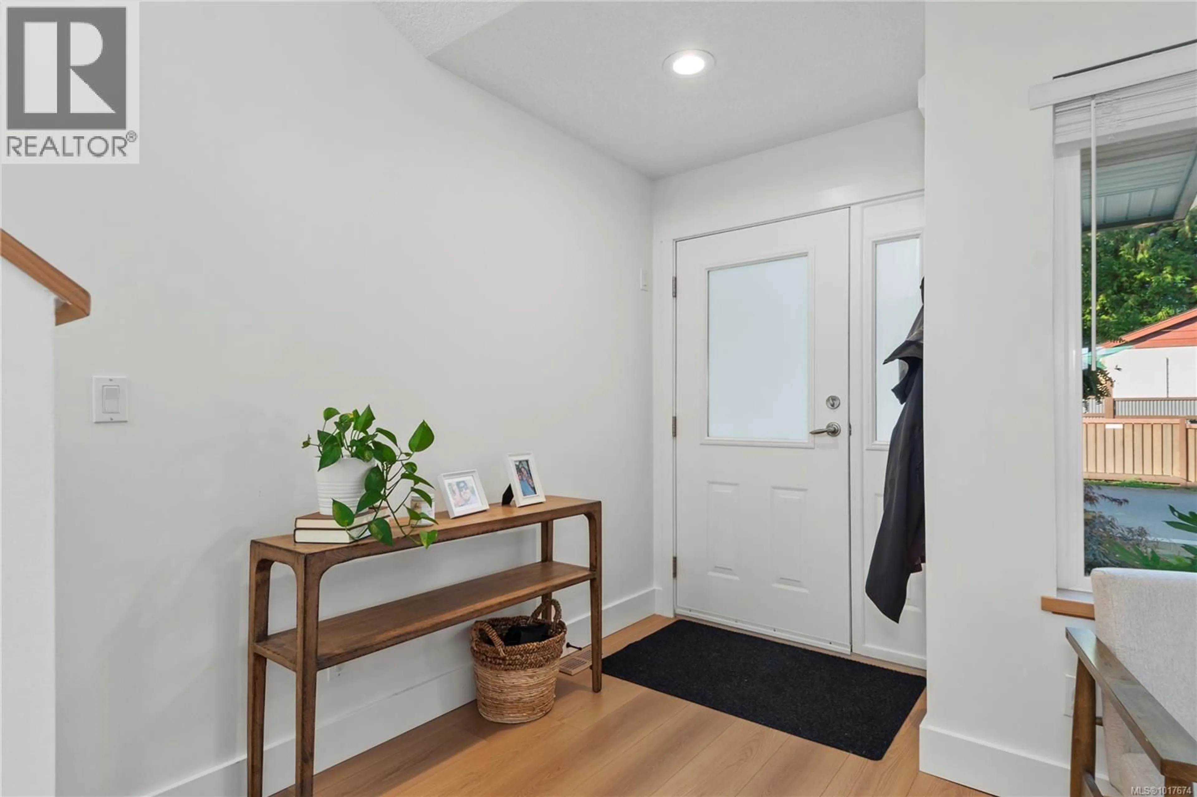 Indoor entryway for 5 - 91 DAHL ROAD, Campbell River British Columbia V9W1T4