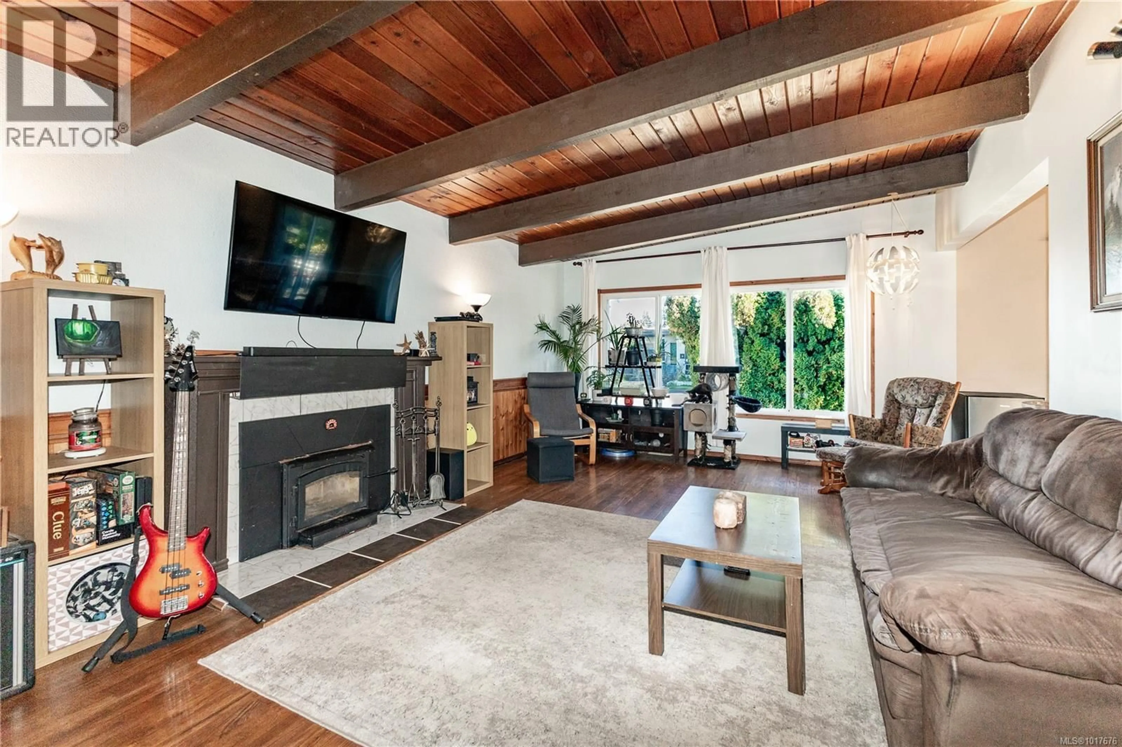 Living room with furniture, unknown for 520 DOGWOOD STREET, Campbell River British Columbia V9W2Y5