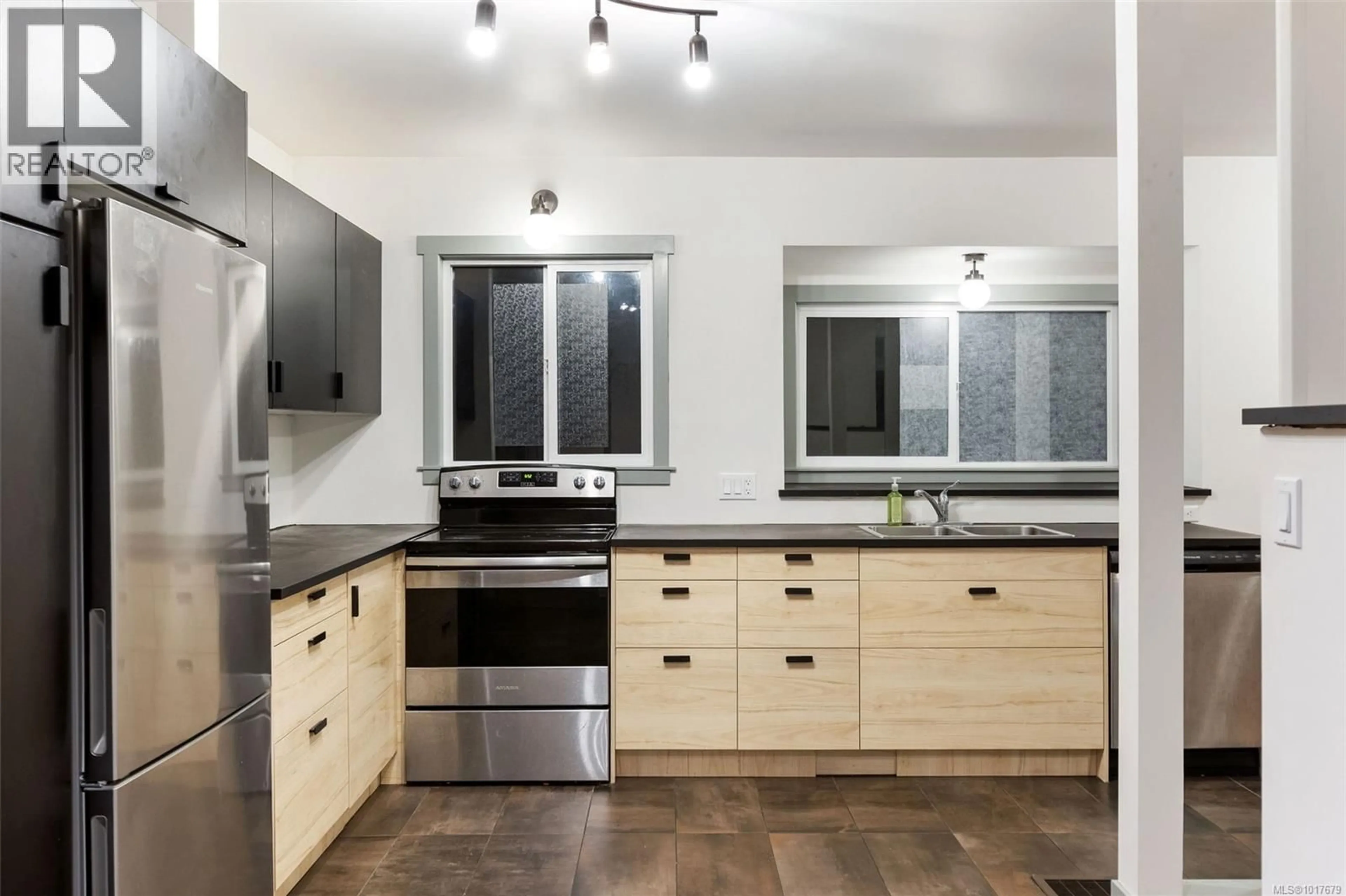 Unknown for 611 POLYANTHUS CRESCENT, Saanich British Columbia V8Z2J3