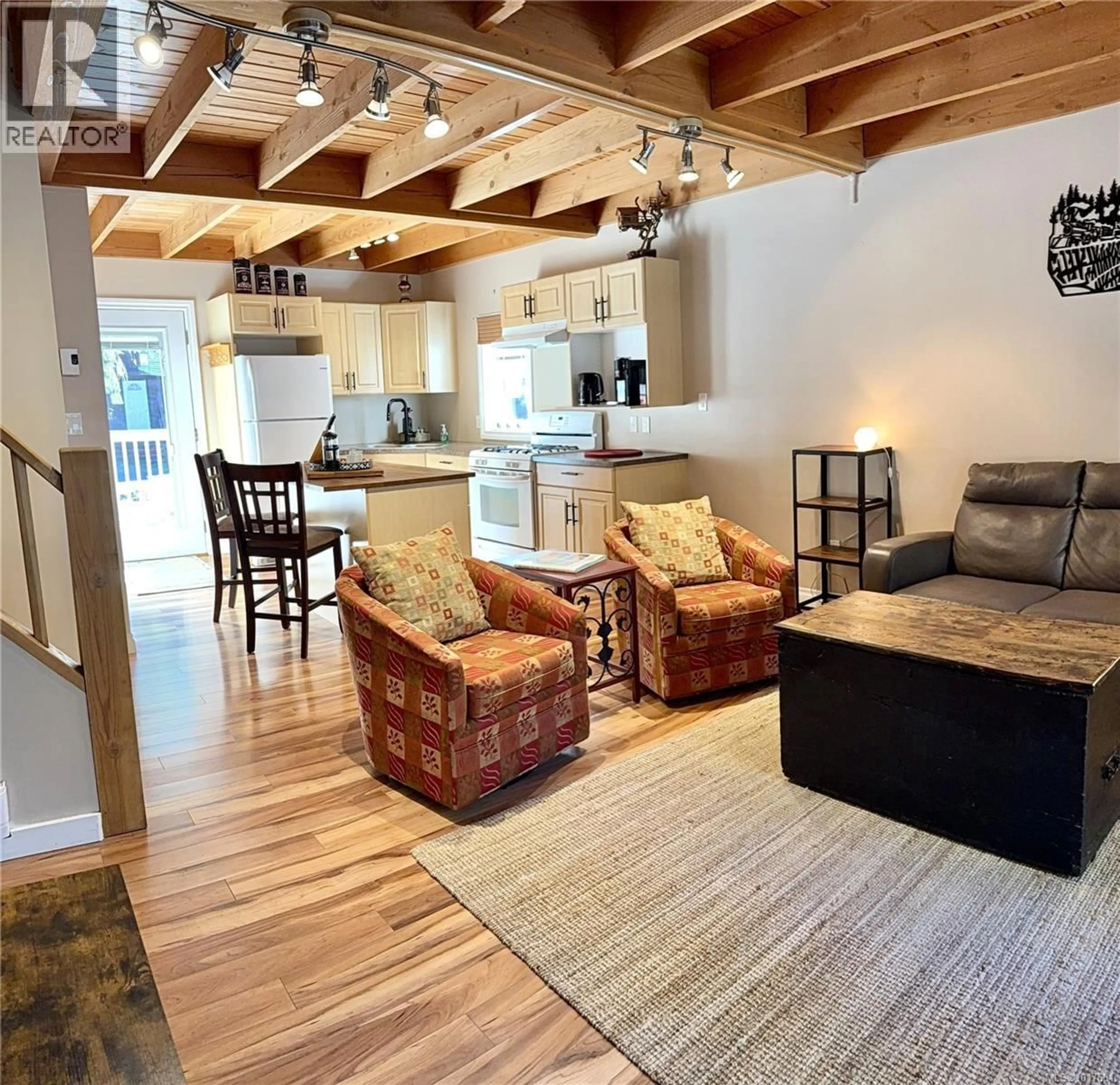 Living room with furniture, wood/laminate floor for 40 - 2970 GLEN EAGLES ROAD, Shawnigan Lake British Columbia V0R2W0
