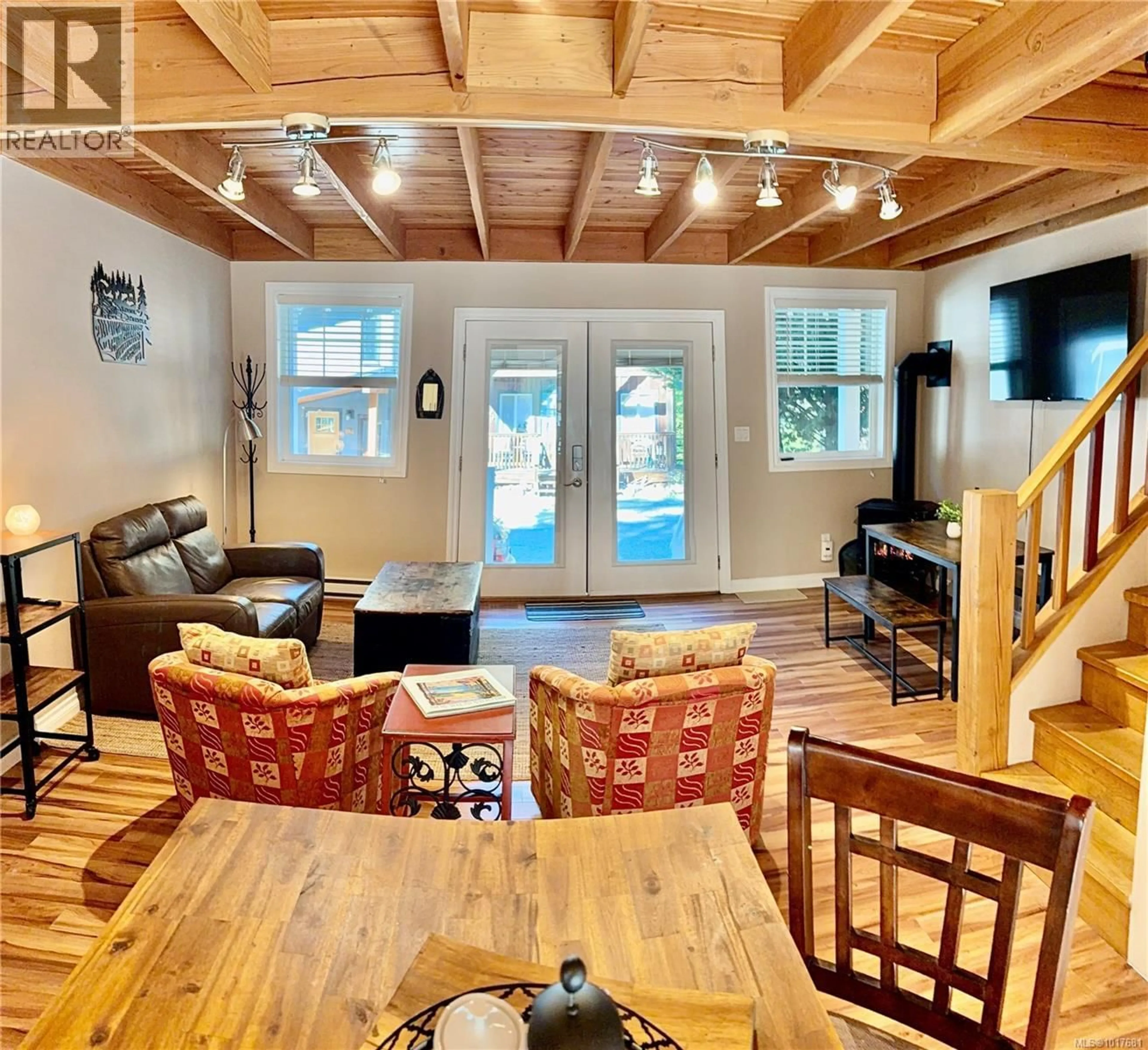 Living room with furniture, wood/laminate floor for 40 - 2970 GLEN EAGLES ROAD, Shawnigan Lake British Columbia V0R2W0