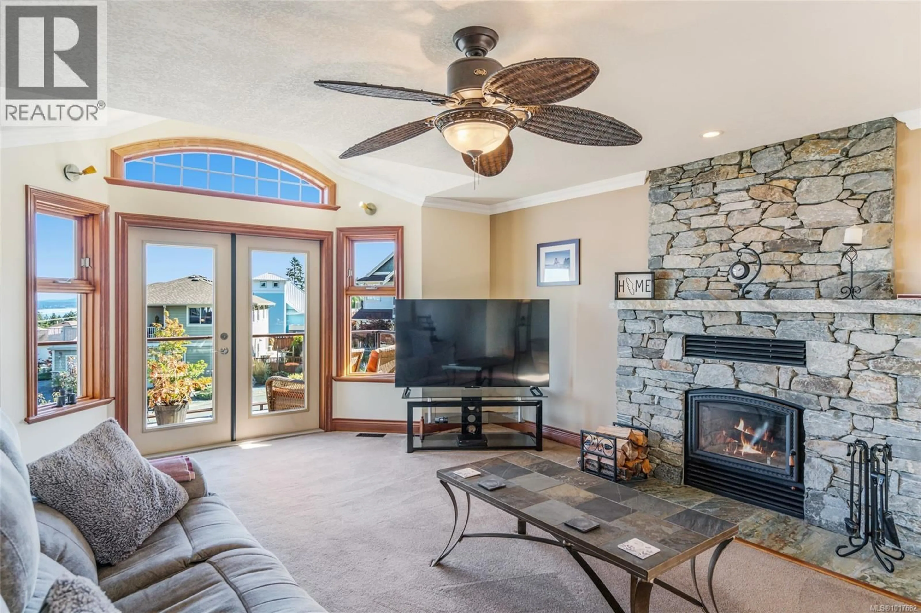 Living room with furniture, ceramic/tile floor for 526 DOUGLAS PLACE, Ladysmith British Columbia V9G2B9