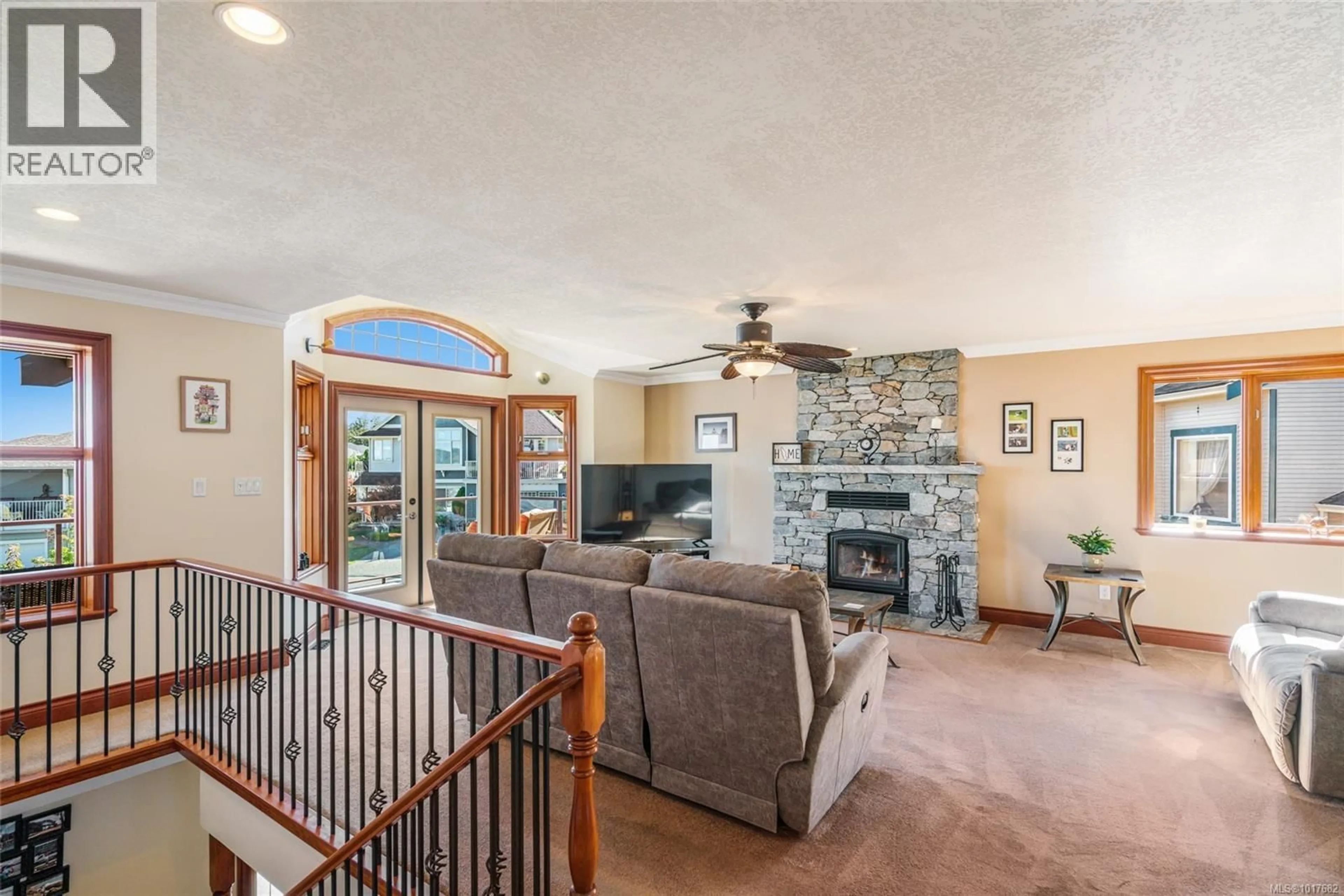 Living room with furniture, ceramic/tile floor for 526 DOUGLAS PLACE, Ladysmith British Columbia V9G2B9