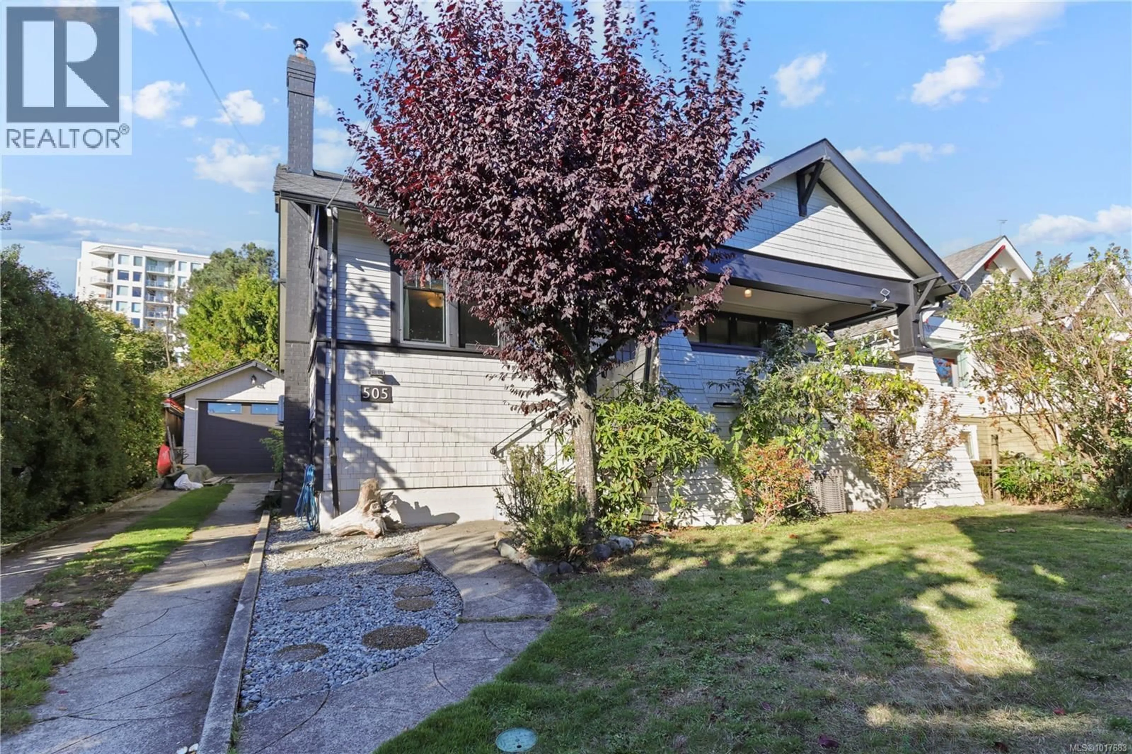 A pic from outside/outdoor area/front of a property/back of a property/a pic from drone, street for 505 STEWART AVENUE, Nanaimo British Columbia V9S4C8