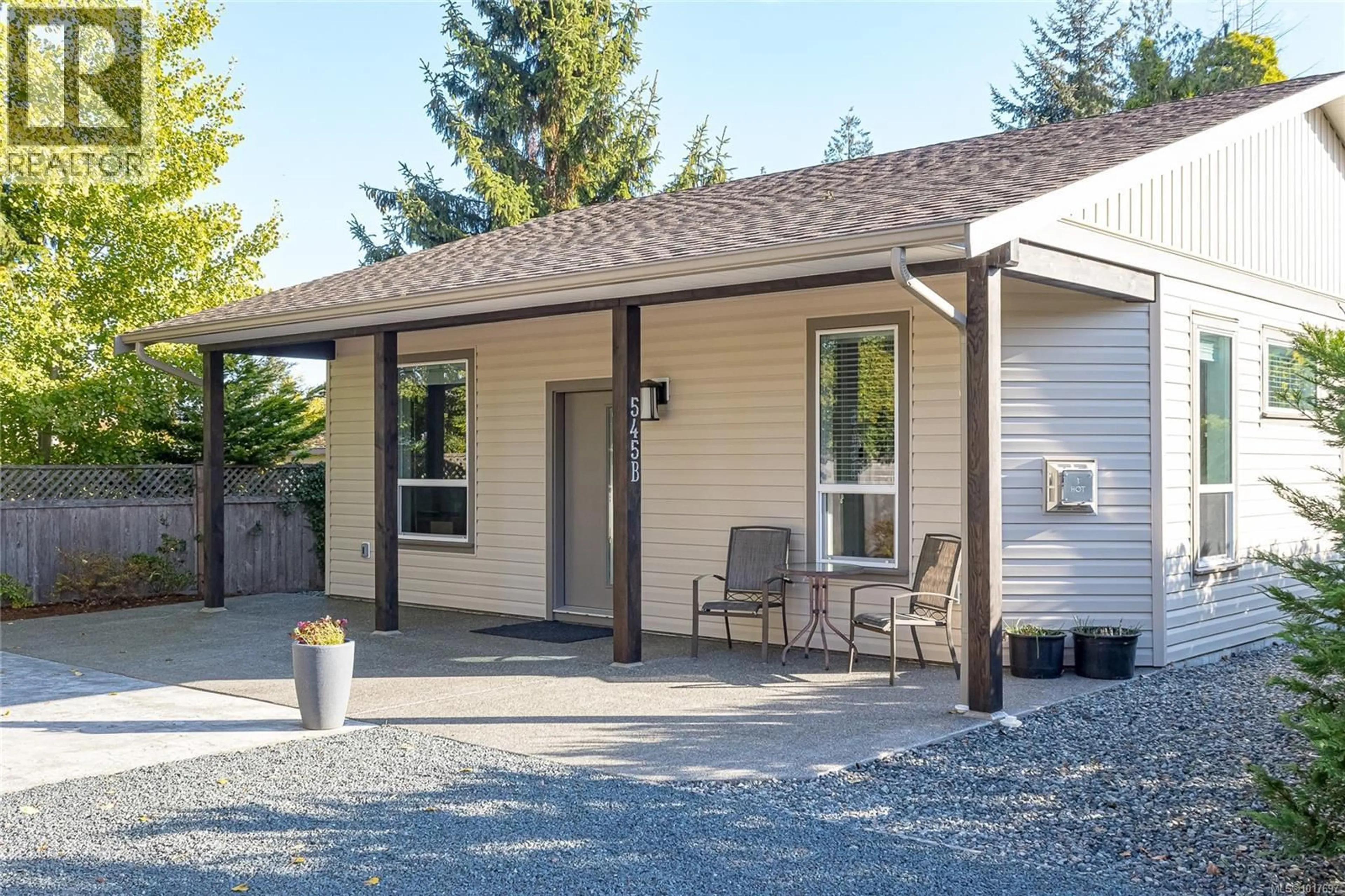Home with vinyl exterior material, street for 545 ROWAN AVENUE, Parksville British Columbia V9P1H3