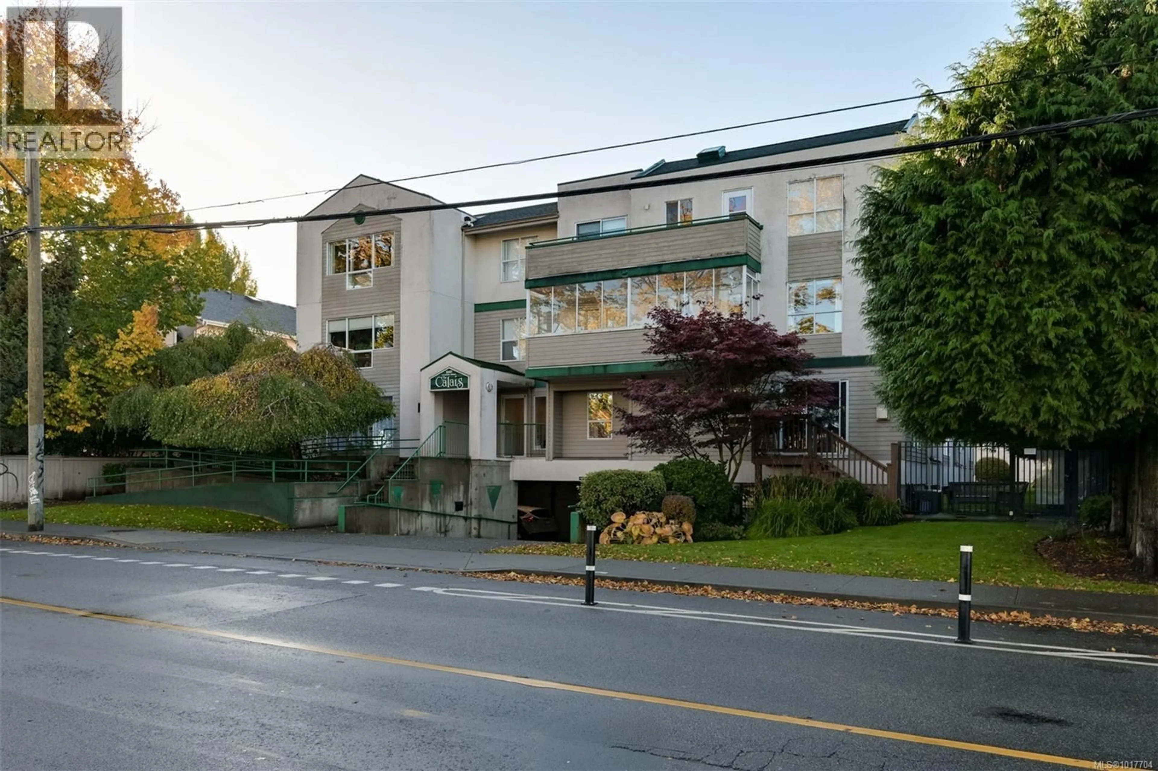 Patio, unknown for 302 - 1007 CALEDONIA AVENUE, Victoria British Columbia V8T1E7