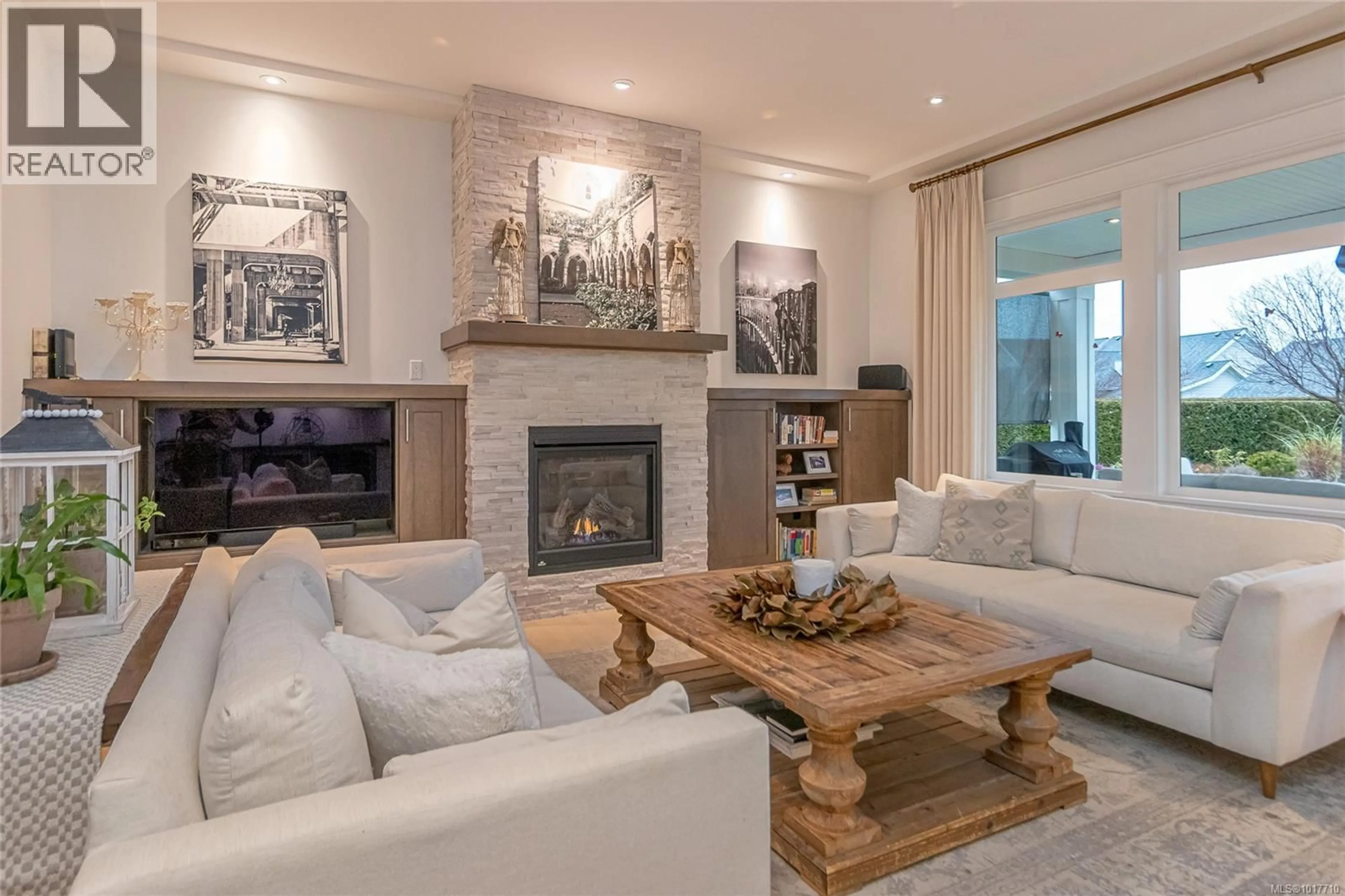 Living room with furniture, unknown for 815 BLUFFS DRIVE, Qualicum Beach British Columbia V9K0A2