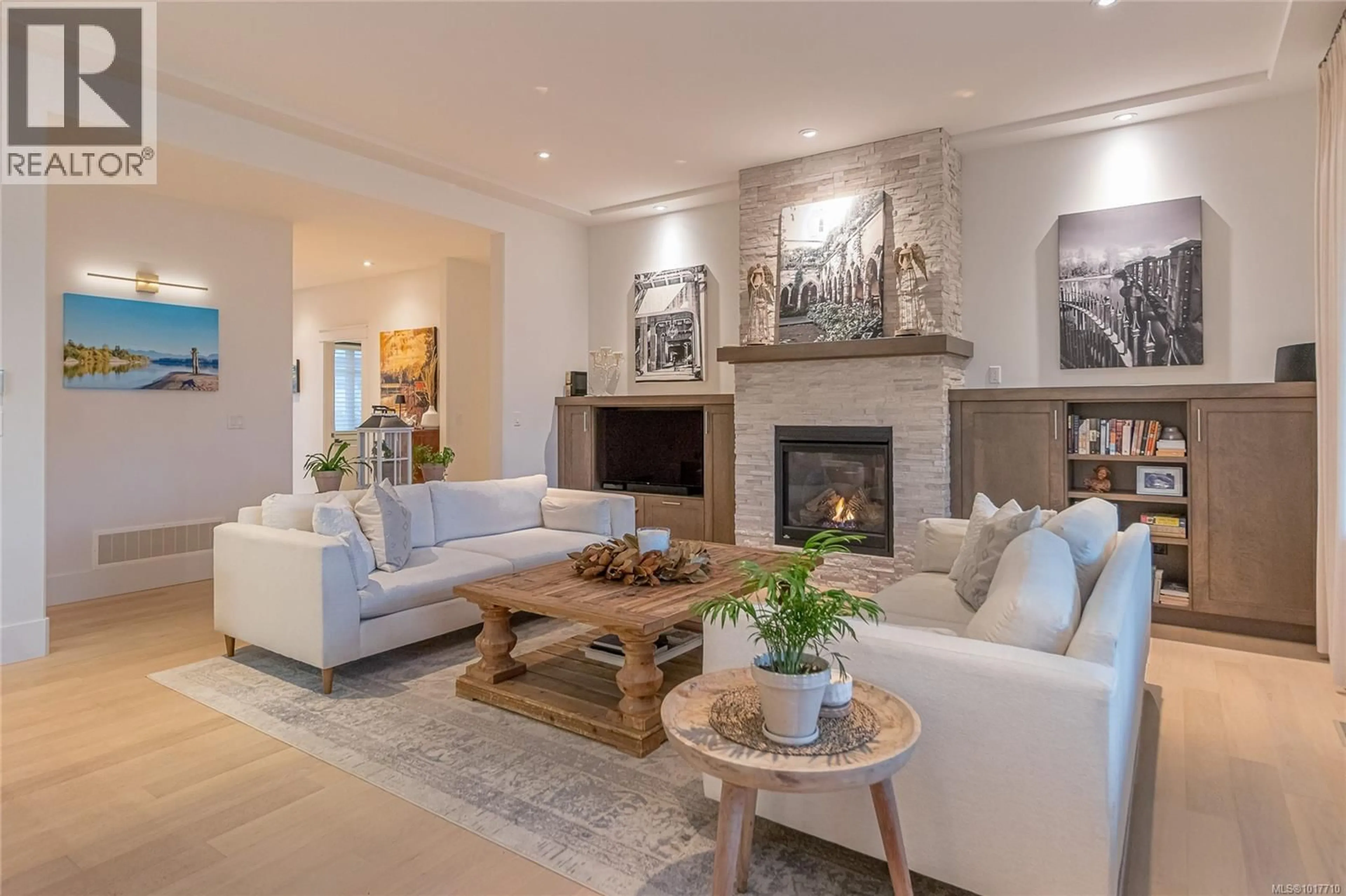 Living room with furniture, unknown for 815 BLUFFS DRIVE, Qualicum Beach British Columbia V9K0A2