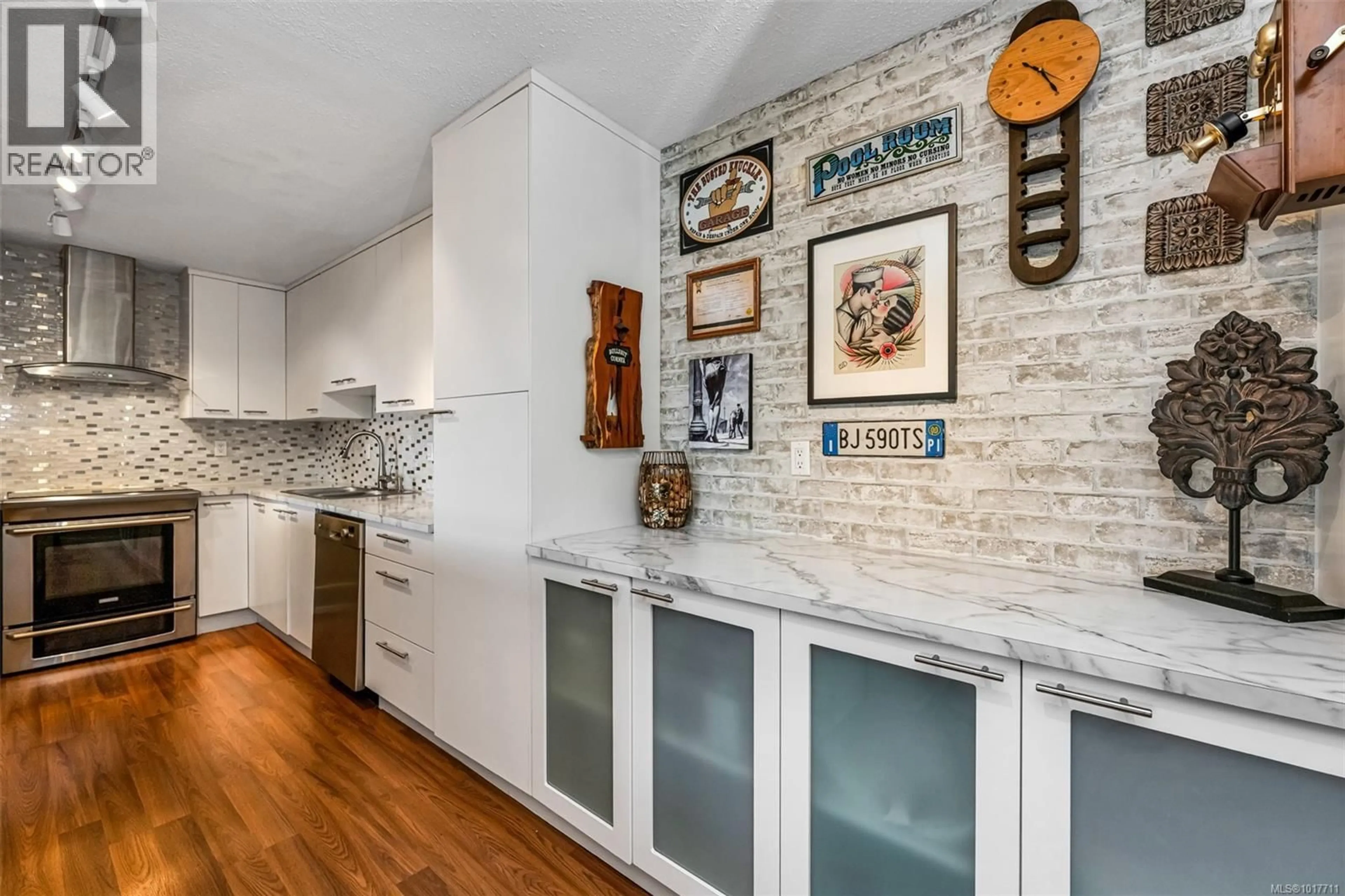 Contemporary kitchen, ceramic/tile floor for 205 - 1000 ESQUIMALT ROAD, Esquimalt British Columbia V9A3N2