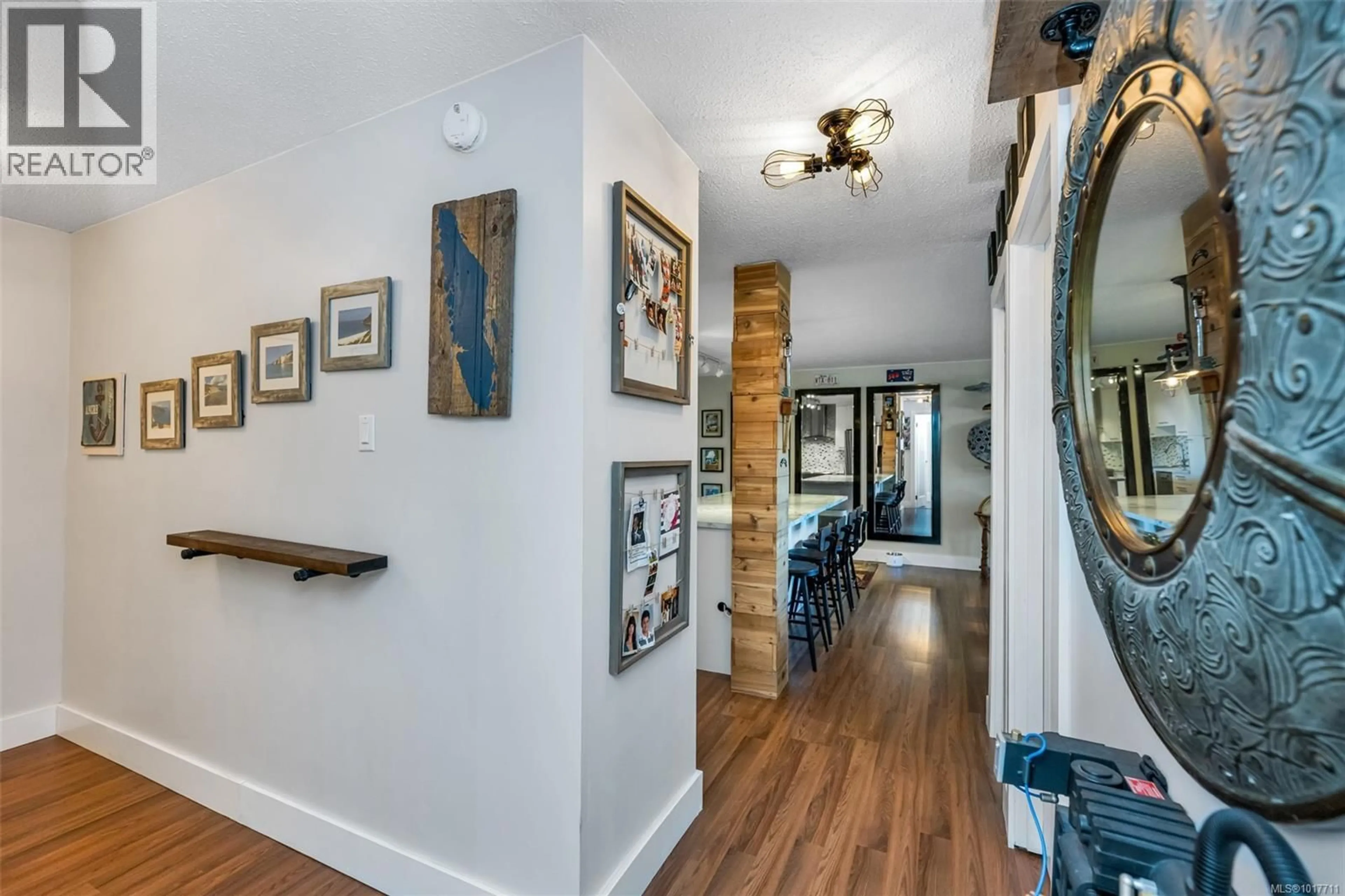 Indoor foyer for 205 - 1000 ESQUIMALT ROAD, Esquimalt British Columbia V9A3N2