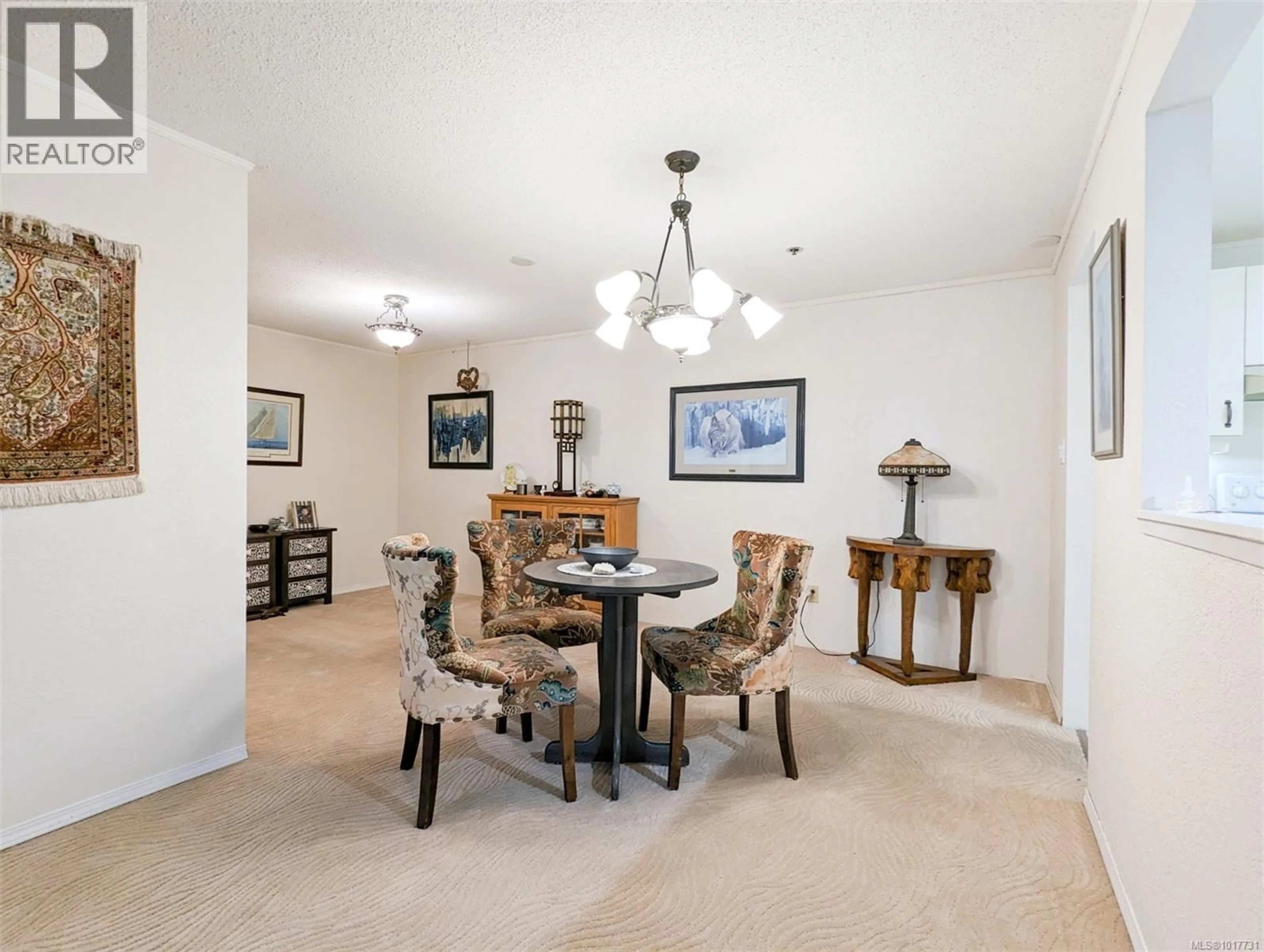 Dining room, carpet floor for 309 - 1560 HILLSIDE AVENUE, Victoria British Columbia V8T5B8