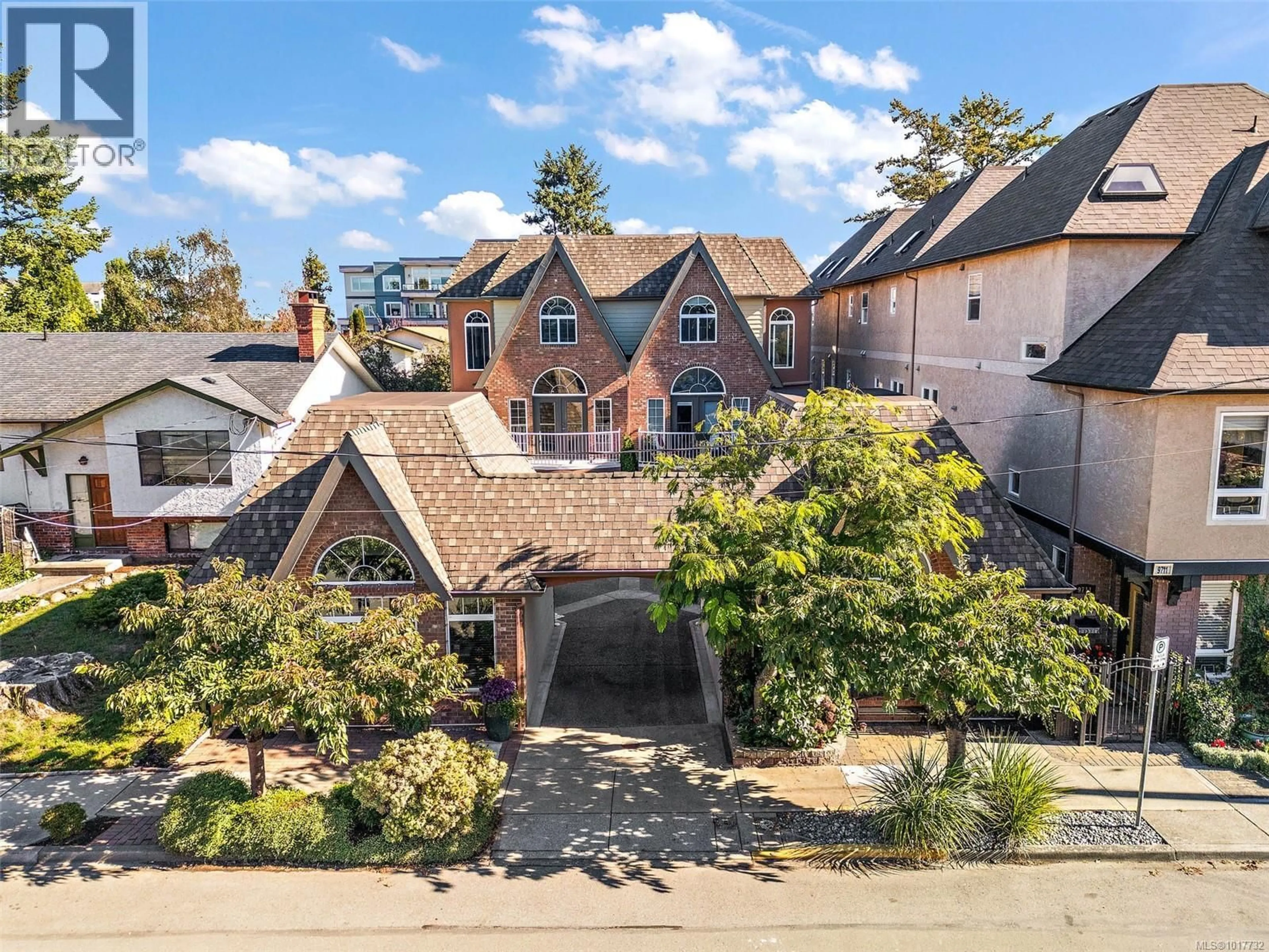 A pic from outside/outdoor area/front of a property/back of a property/a pic from drone, street for 9715 SECOND STREET, Sidney British Columbia V8L3E4