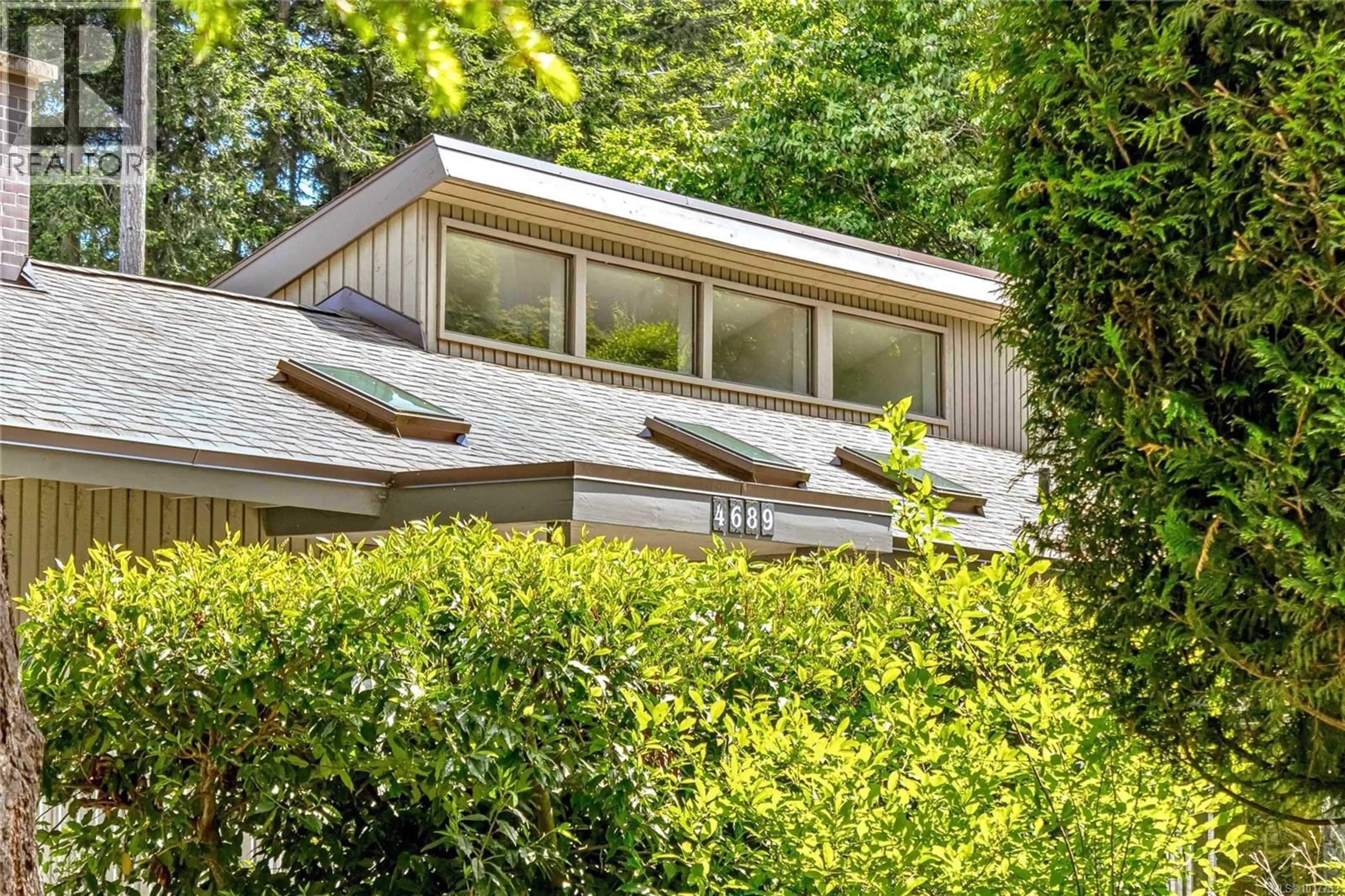 Home with vinyl exterior material, building for 4689 BOULDERWOOD DRIVE, Saanich British Columbia V8Y2P8