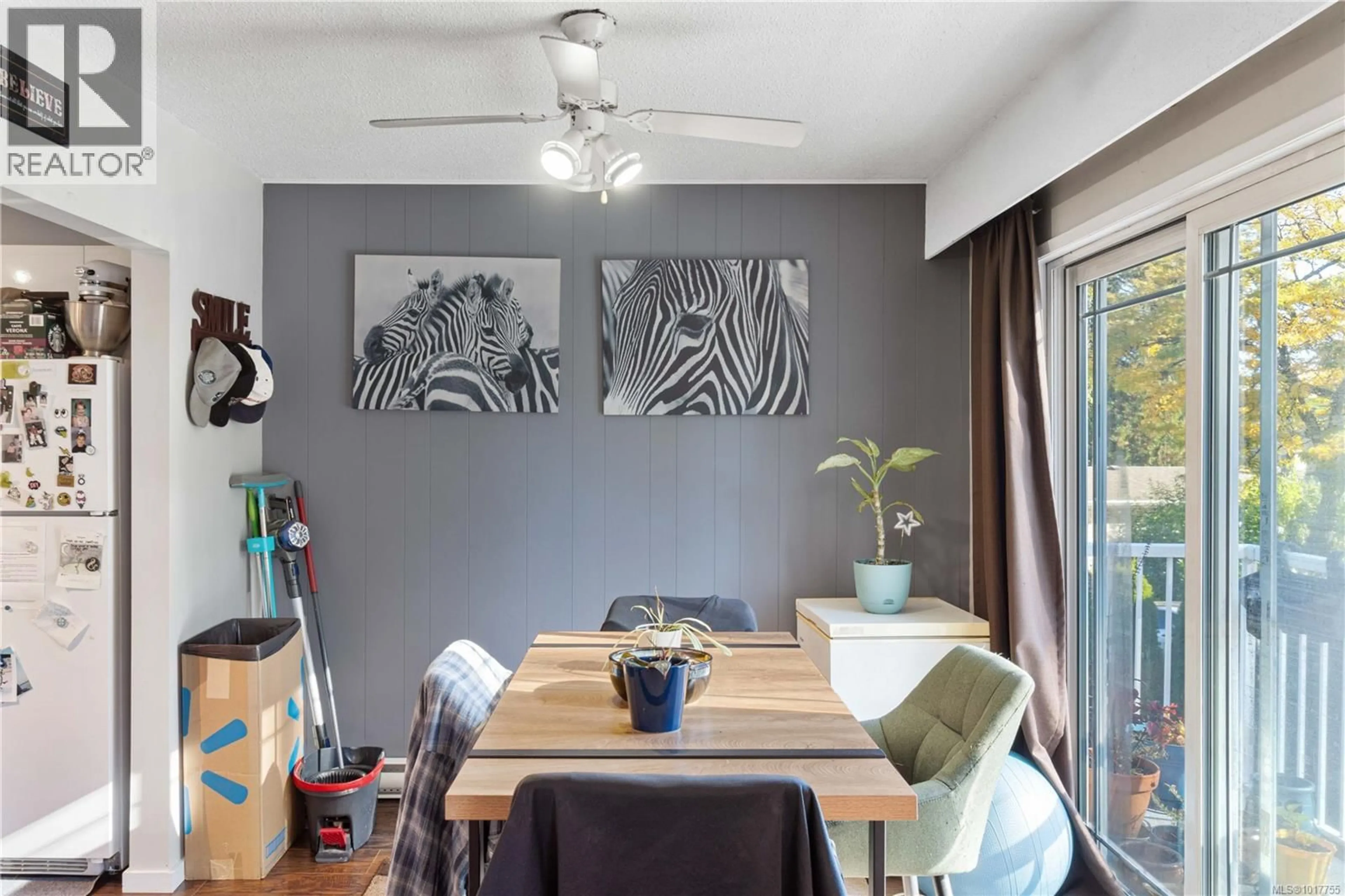 Dining room, wood/laminate floor for 5430/5432 BERGEN OP ZOOM DRIVE, Nanaimo British Columbia V9T2M2