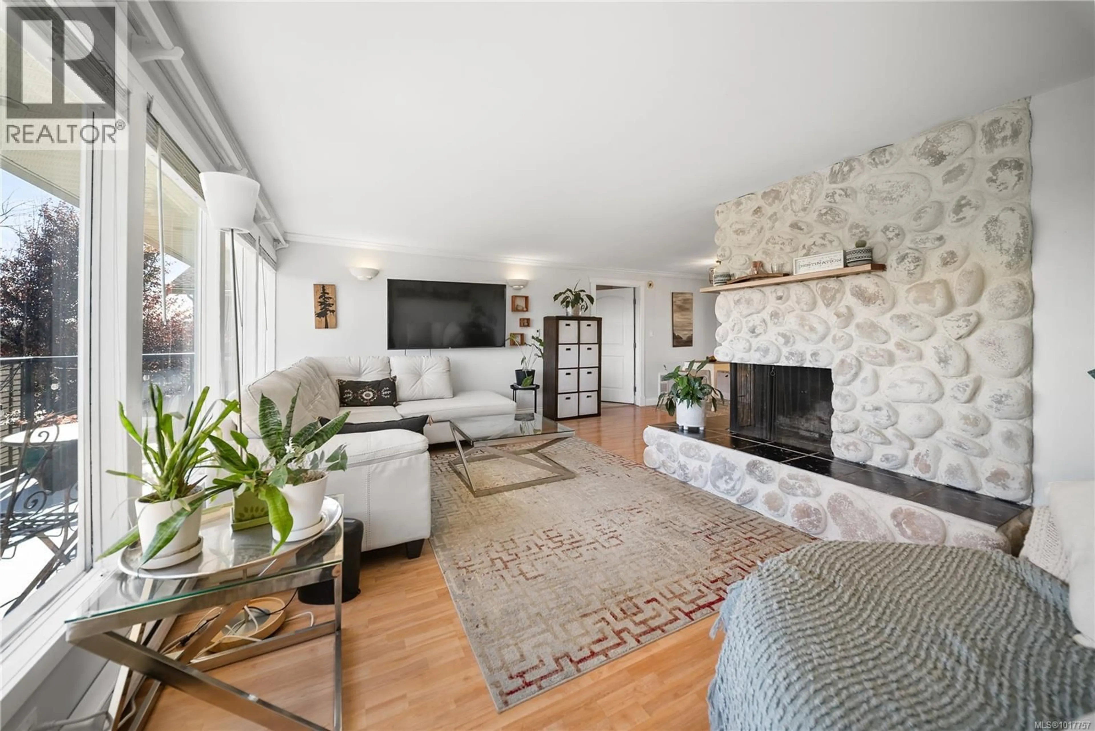 Living room with furniture, unknown for 713 DOGWOOD ROAD, Nanaimo British Columbia V9R3C2