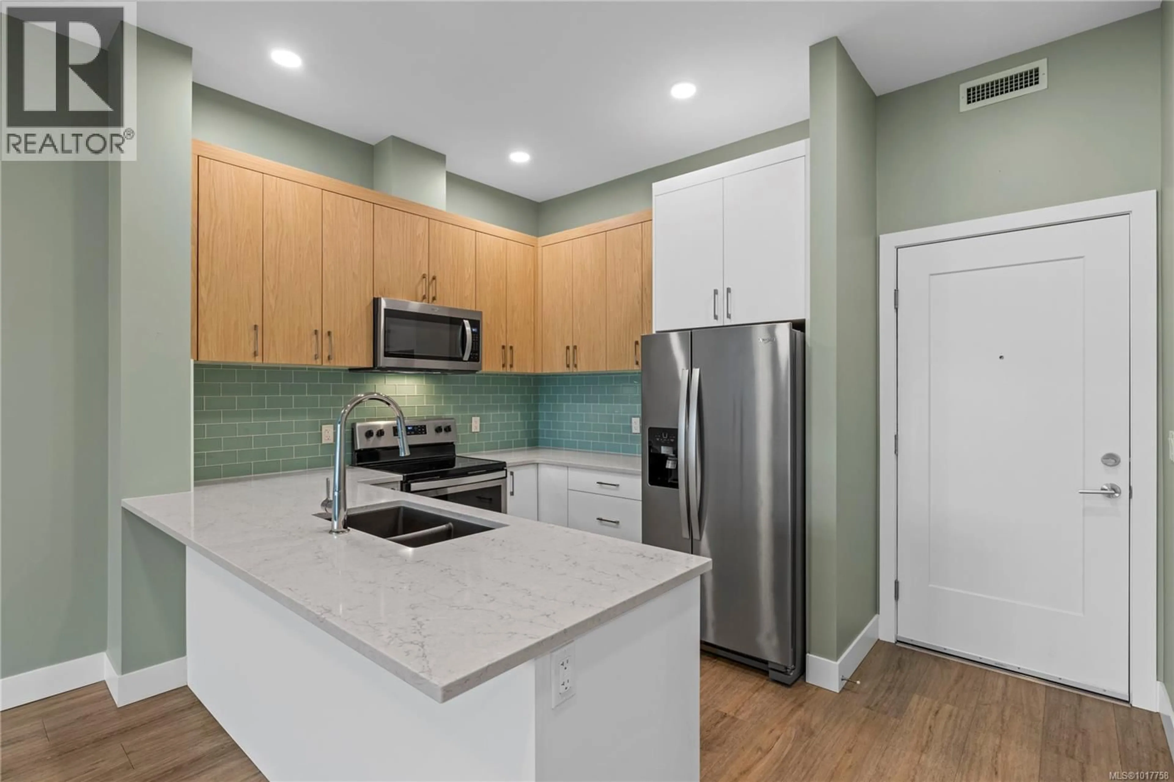 Standard kitchen, unknown for 501 - 6540 METRAL DRIVE, Nanaimo British Columbia V9L0L8