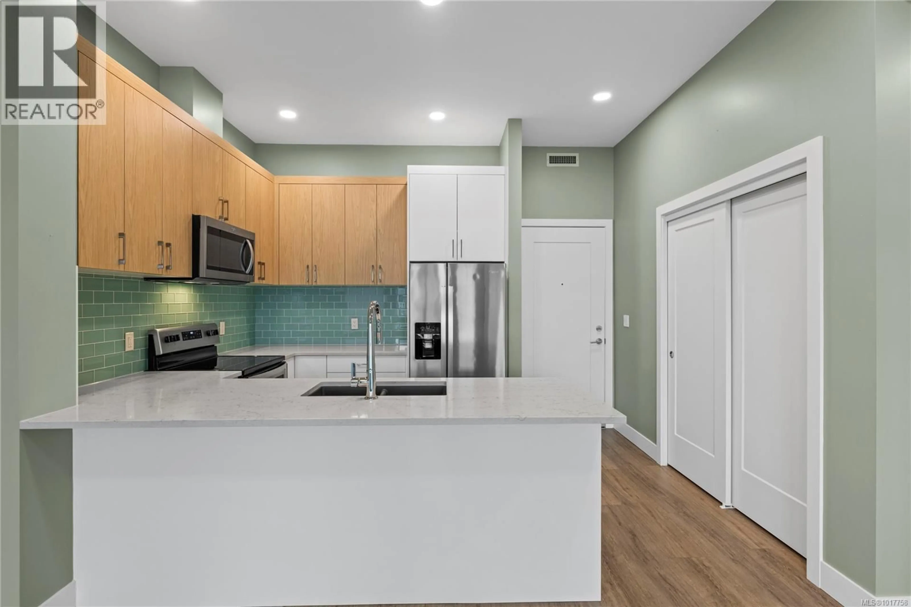 Unknown for 501 - 6540 METRAL DRIVE, Nanaimo British Columbia V9L0L8