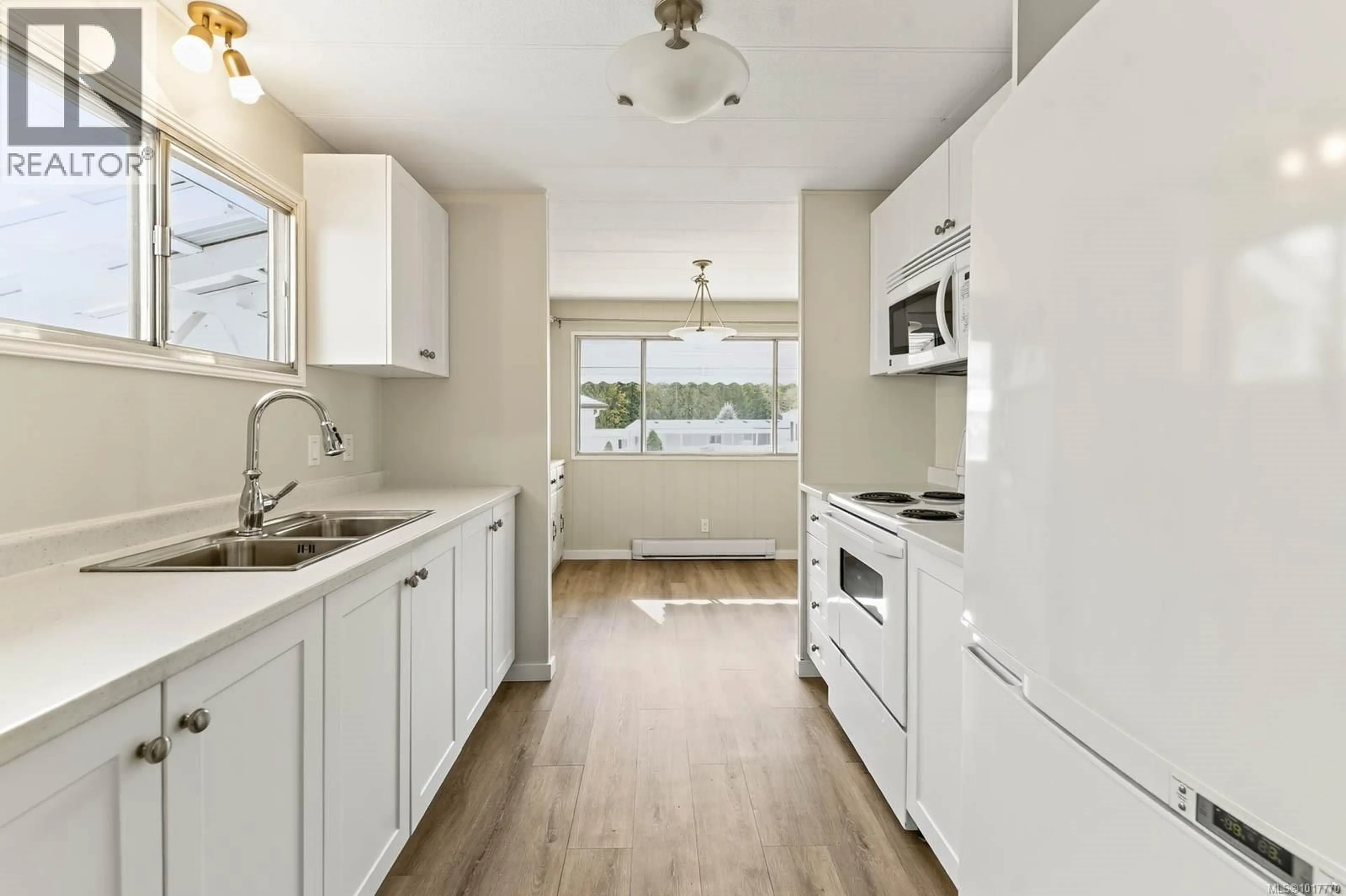 Standard kitchen, unknown for 16 - 4935 BROUGHTON STREET, Port Alberni British Columbia V9Y8G7