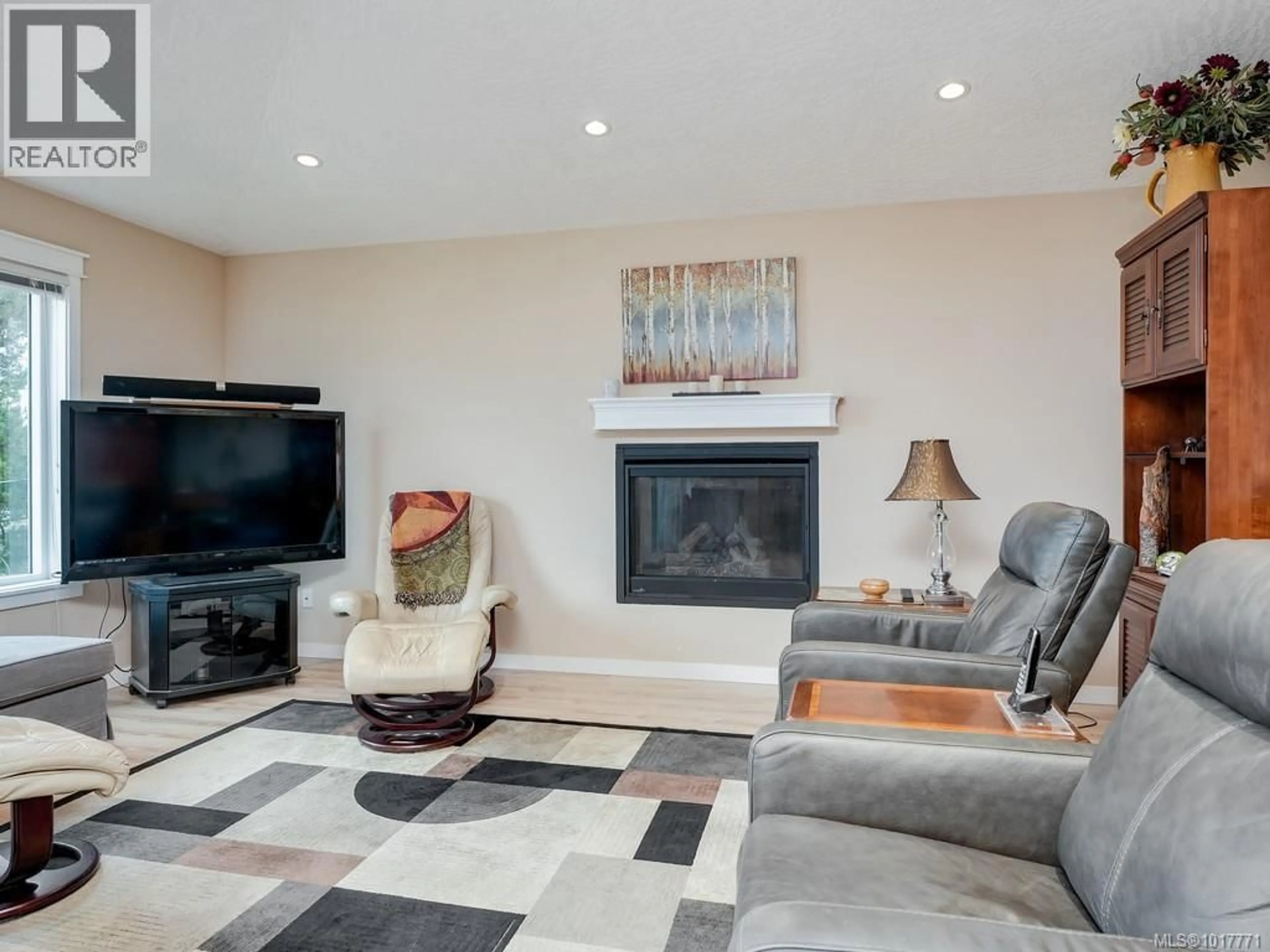 Living room with furniture, unknown for 28 - 2740 STAUTW ROAD, Central Saanich British Columbia V8M0A8