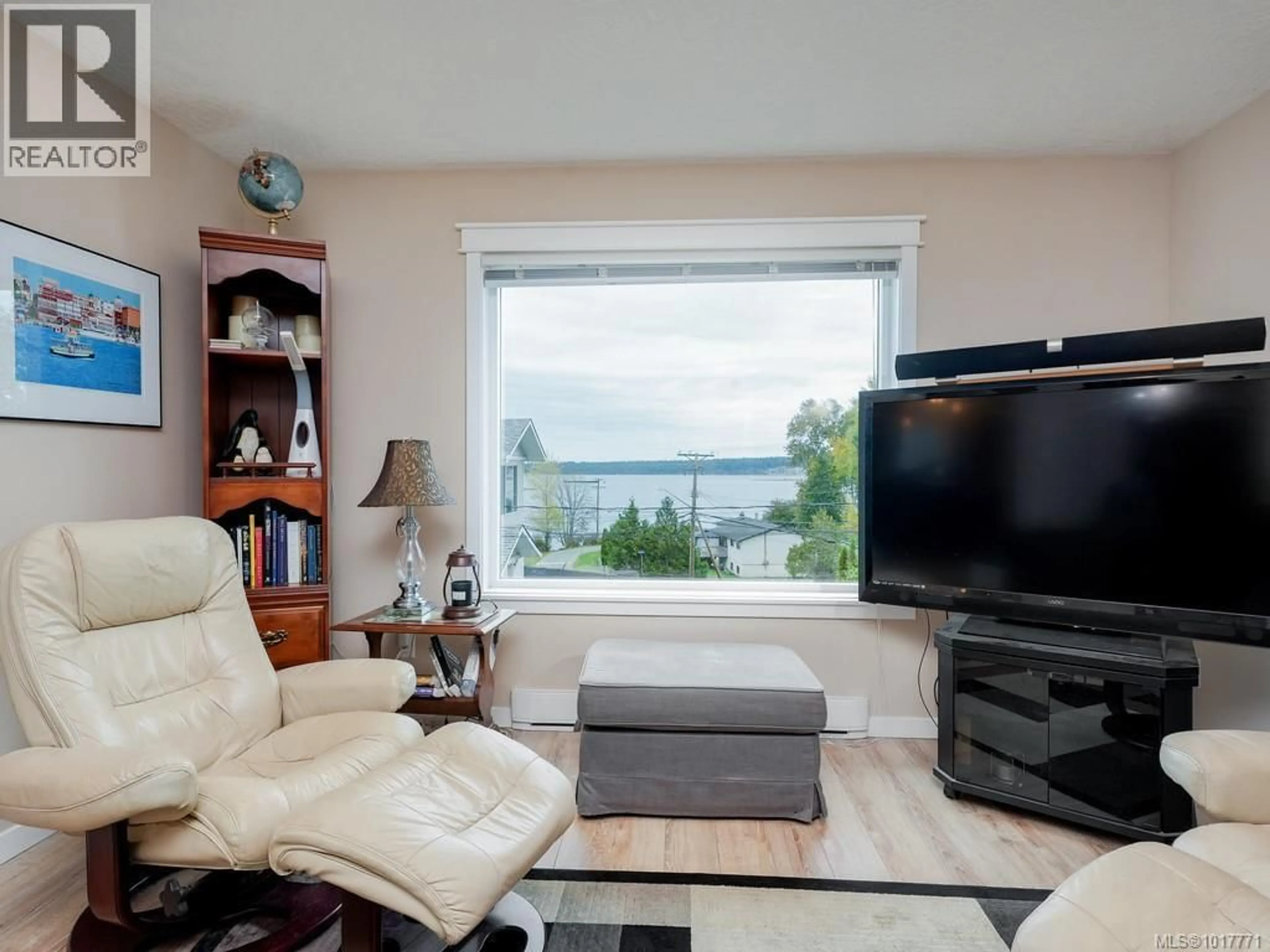 Living room with furniture, unknown for 28 - 2740 STAUTW ROAD, Central Saanich British Columbia V8M0A8