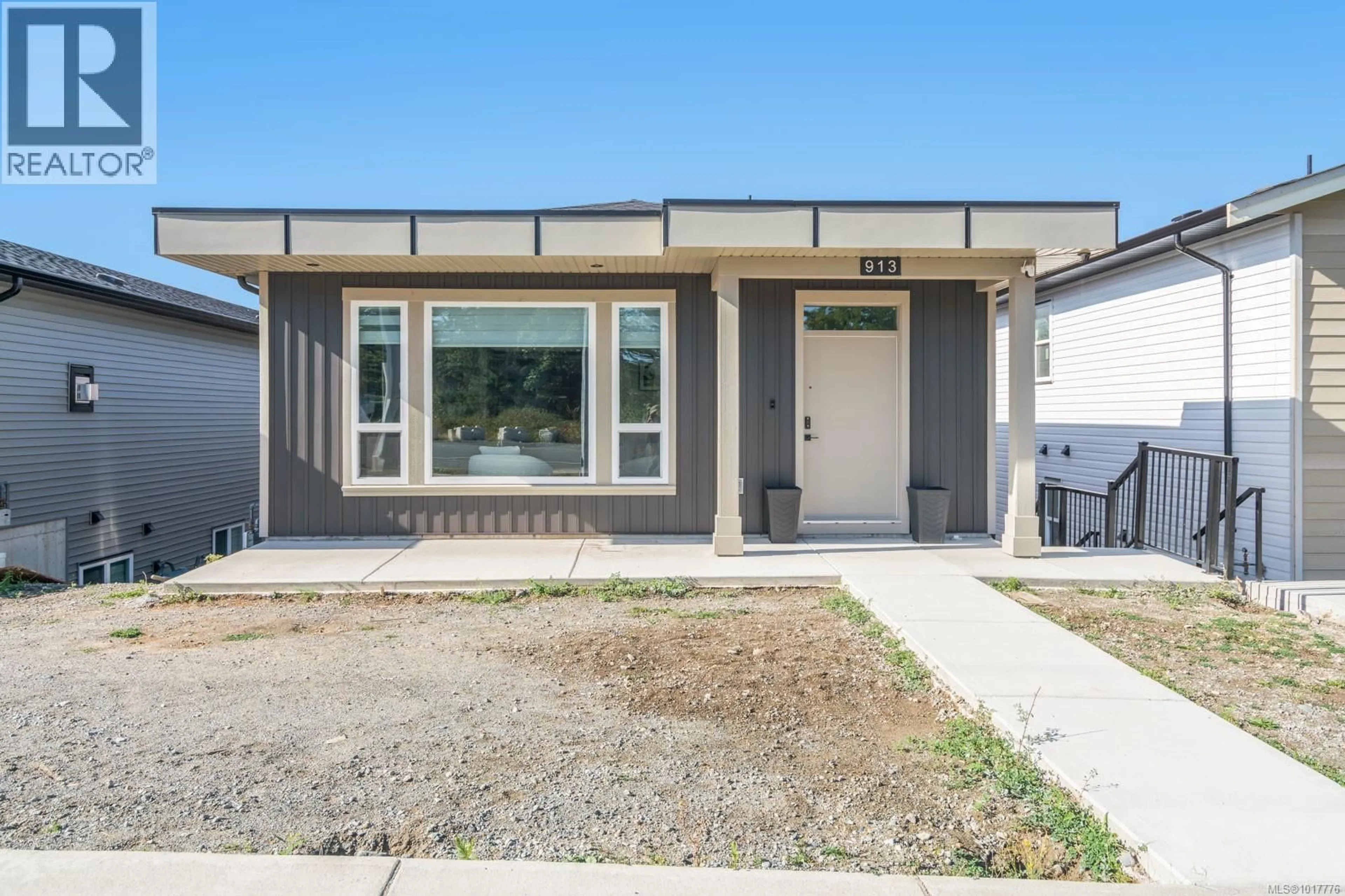Home with vinyl exterior material, street for 913 OLD VICTORIA ROAD, Nanaimo British Columbia V9R0L3