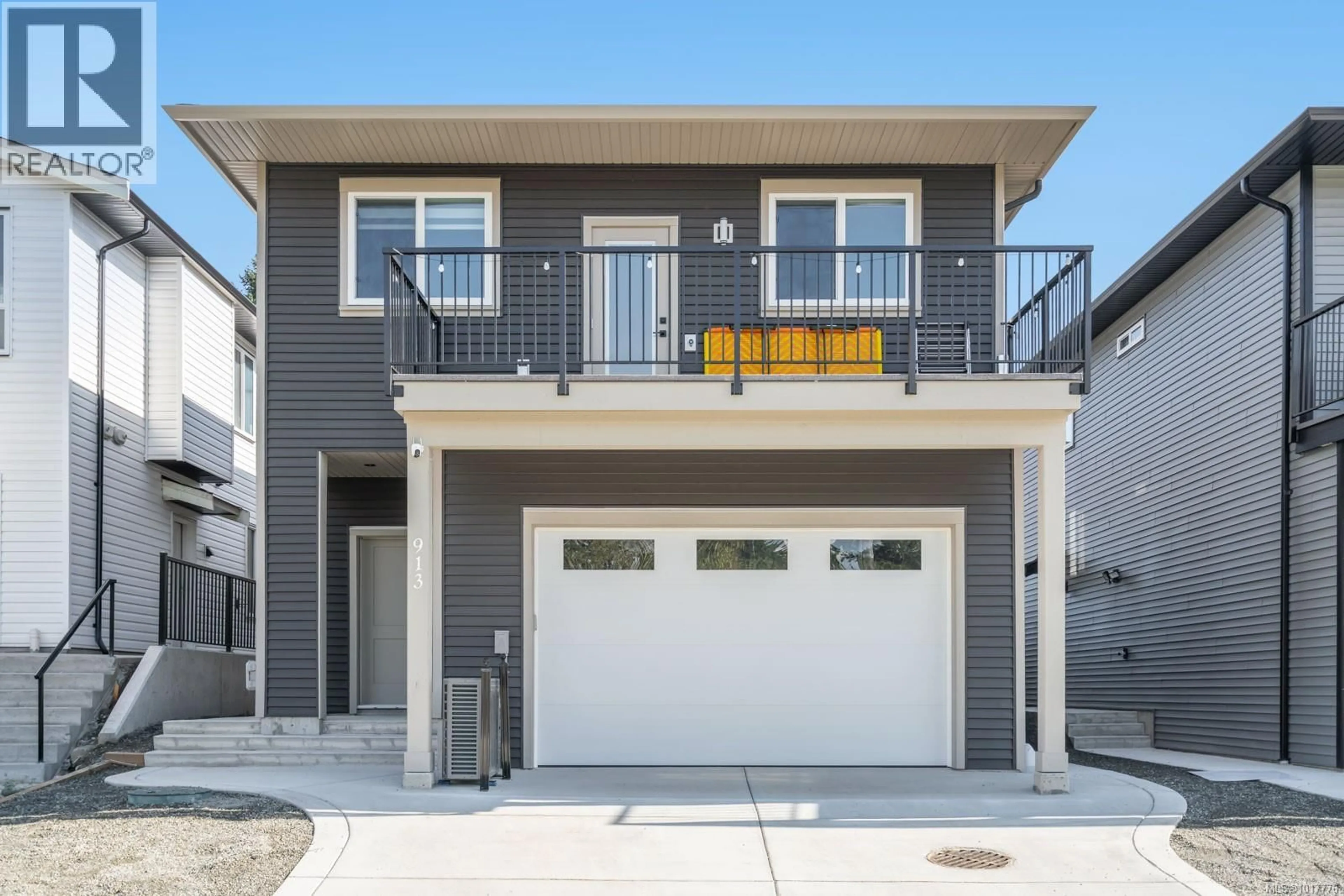 Home with vinyl exterior material, street for 913 OLD VICTORIA ROAD, Nanaimo British Columbia V9R0L3