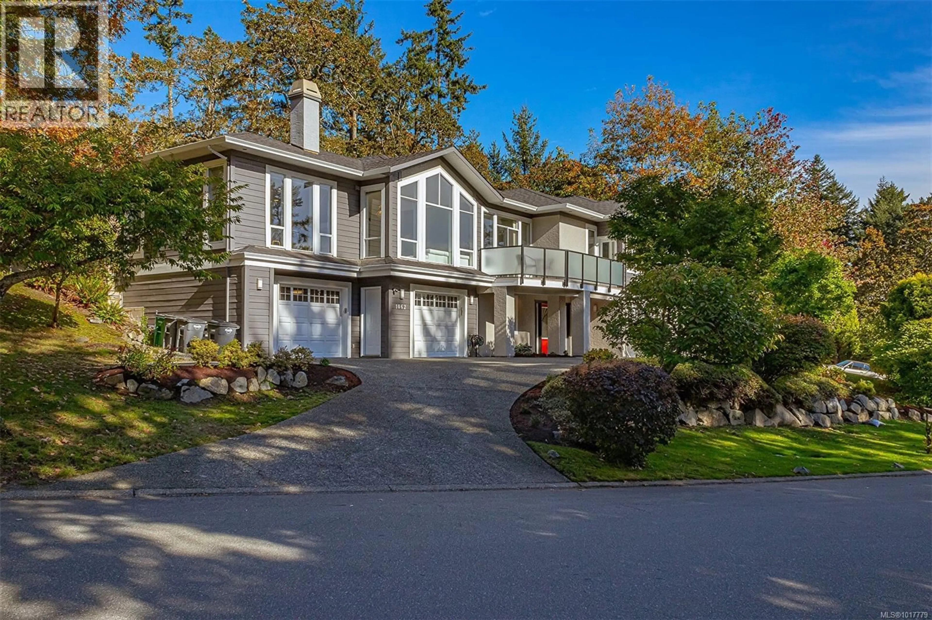 Home with vinyl exterior material, unknown for 1062 VALEWOOD TRAIL, Saanich British Columbia V8X5G7