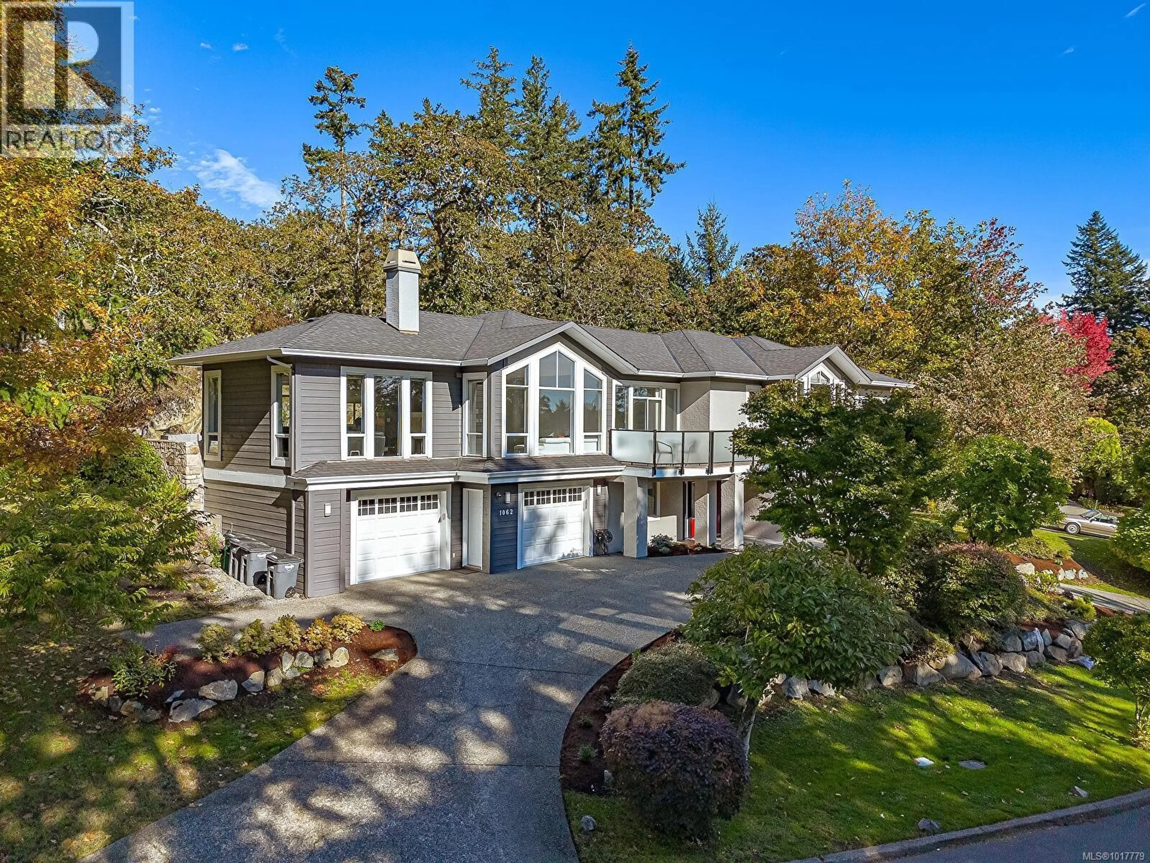 Unknown for 1062 VALEWOOD TRAIL, Saanich British Columbia V8X5G7
