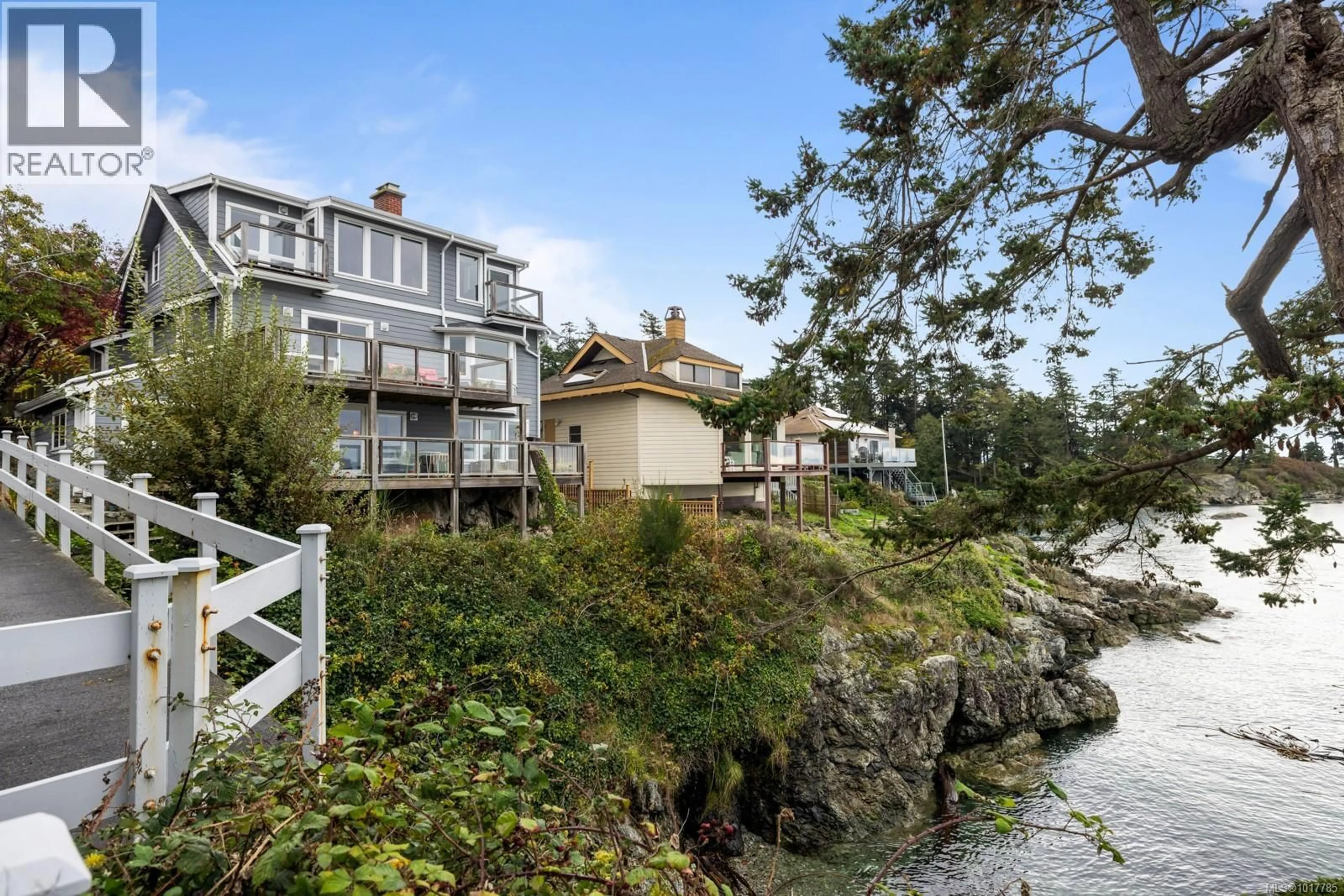 A pic from outside/outdoor area/front of a property/back of a property/a pic from drone, water/lake/river/ocean view for 404 CONSTANCE AVENUE, Esquimalt British Columbia V9A6N3