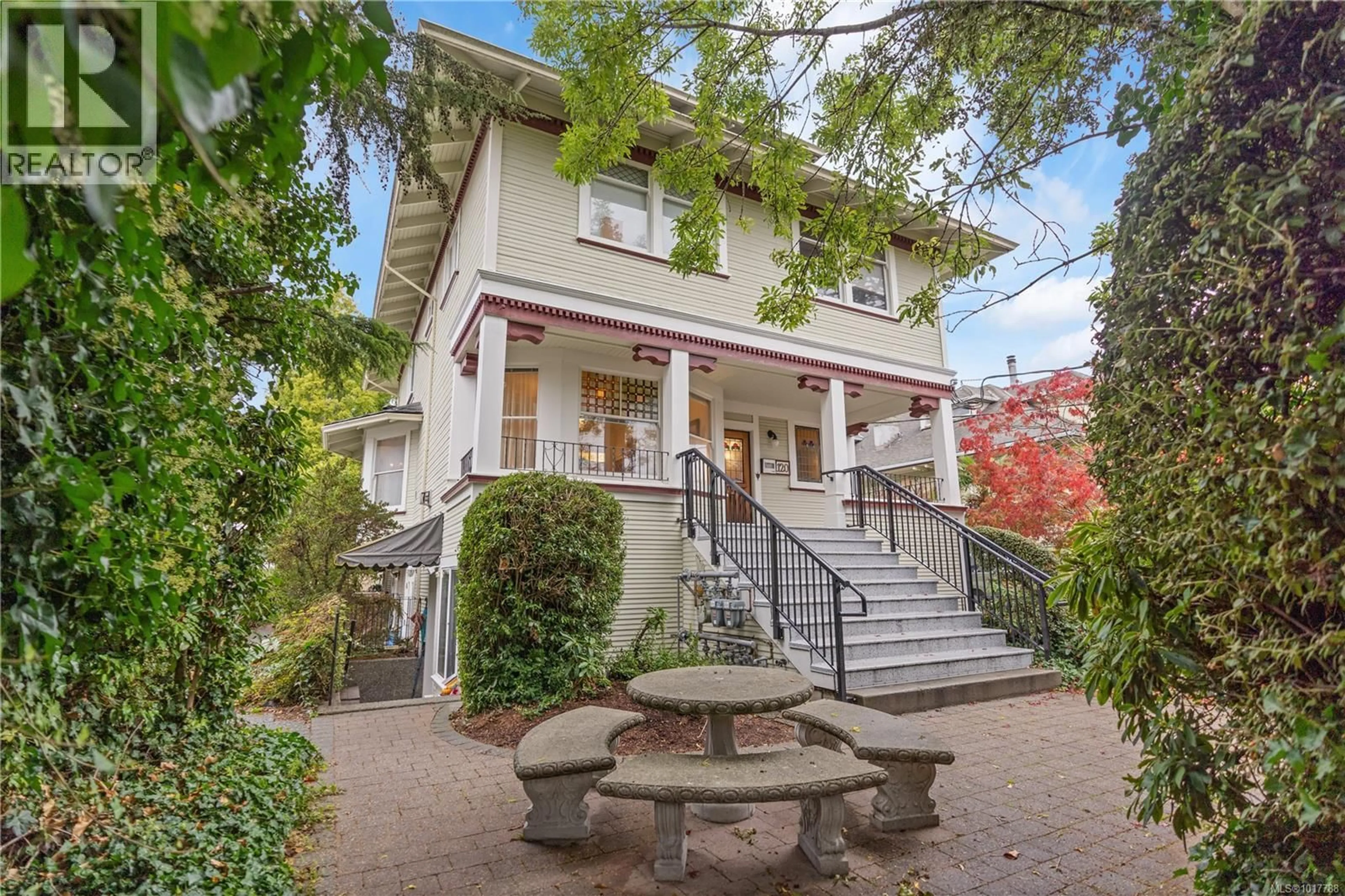 Unknown for 101 - 1120 RICHARDSON STREET, Victoria British Columbia V8V3C8