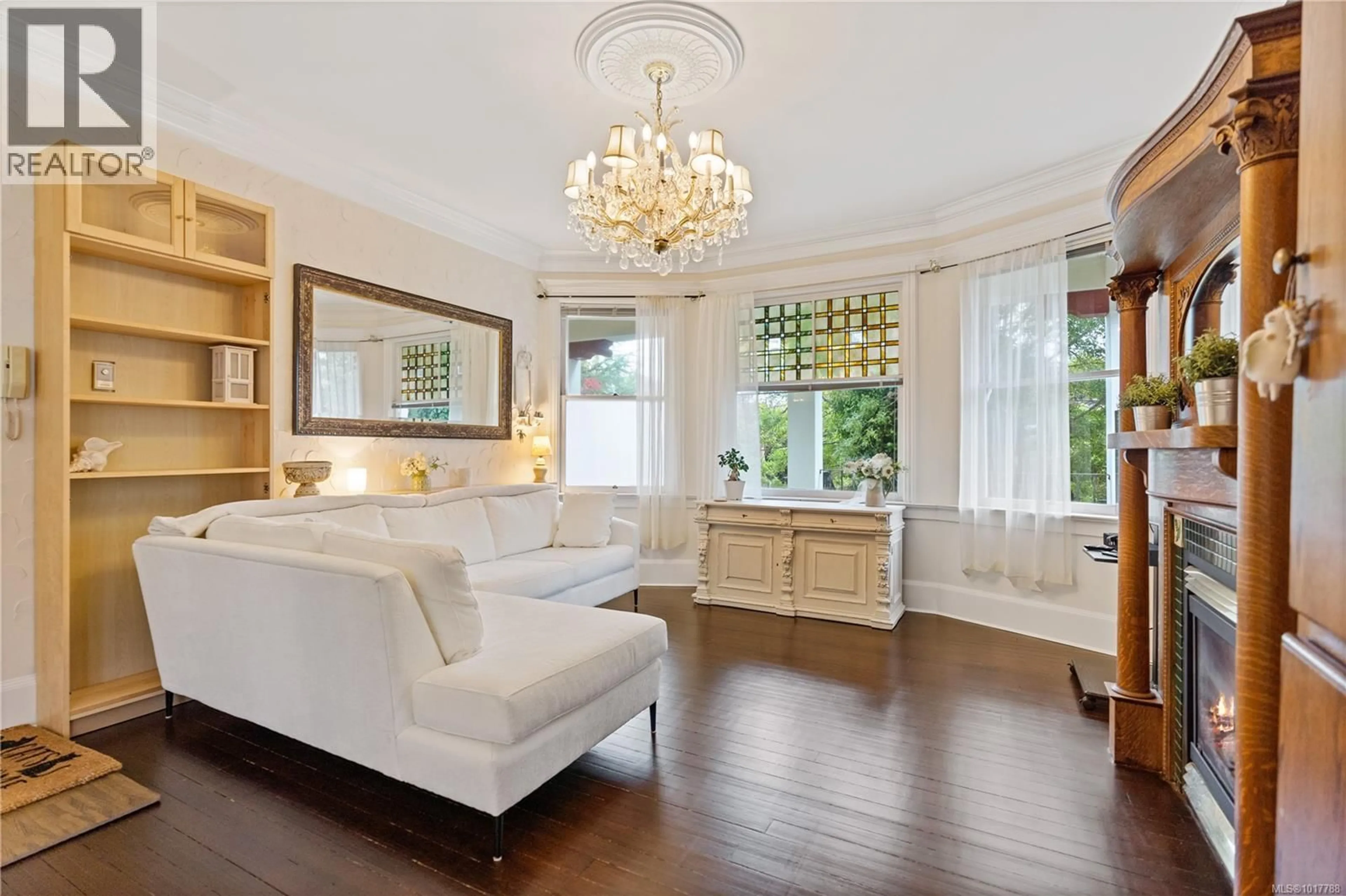 Living room with furniture, unknown for 101 - 1120 RICHARDSON STREET, Victoria British Columbia V8V3C8