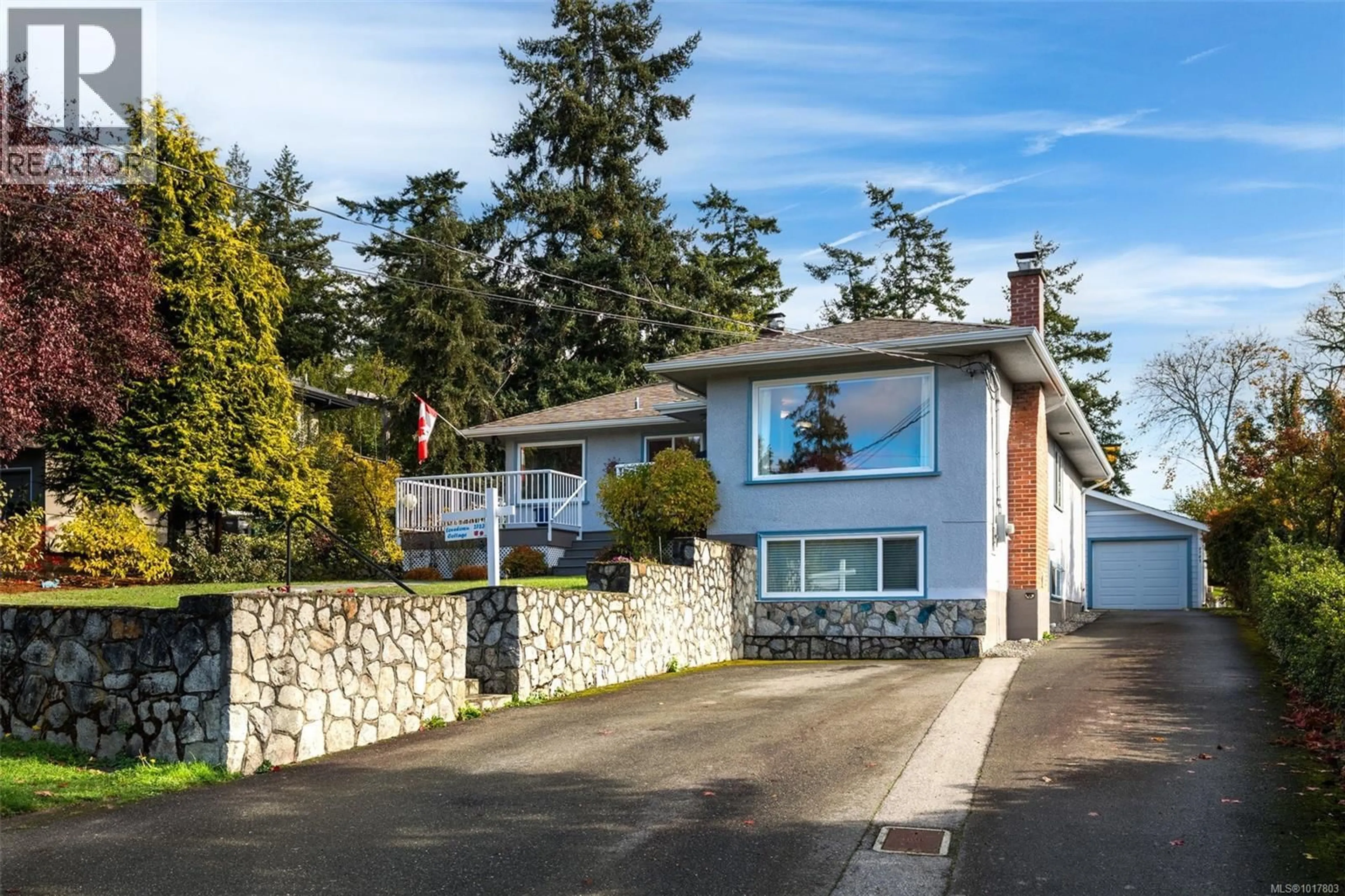 A pic from outside/outdoor area/front of a property/back of a property/a pic from drone, street for 2783 MURRAY DRIVE, Saanich British Columbia V9A2S4