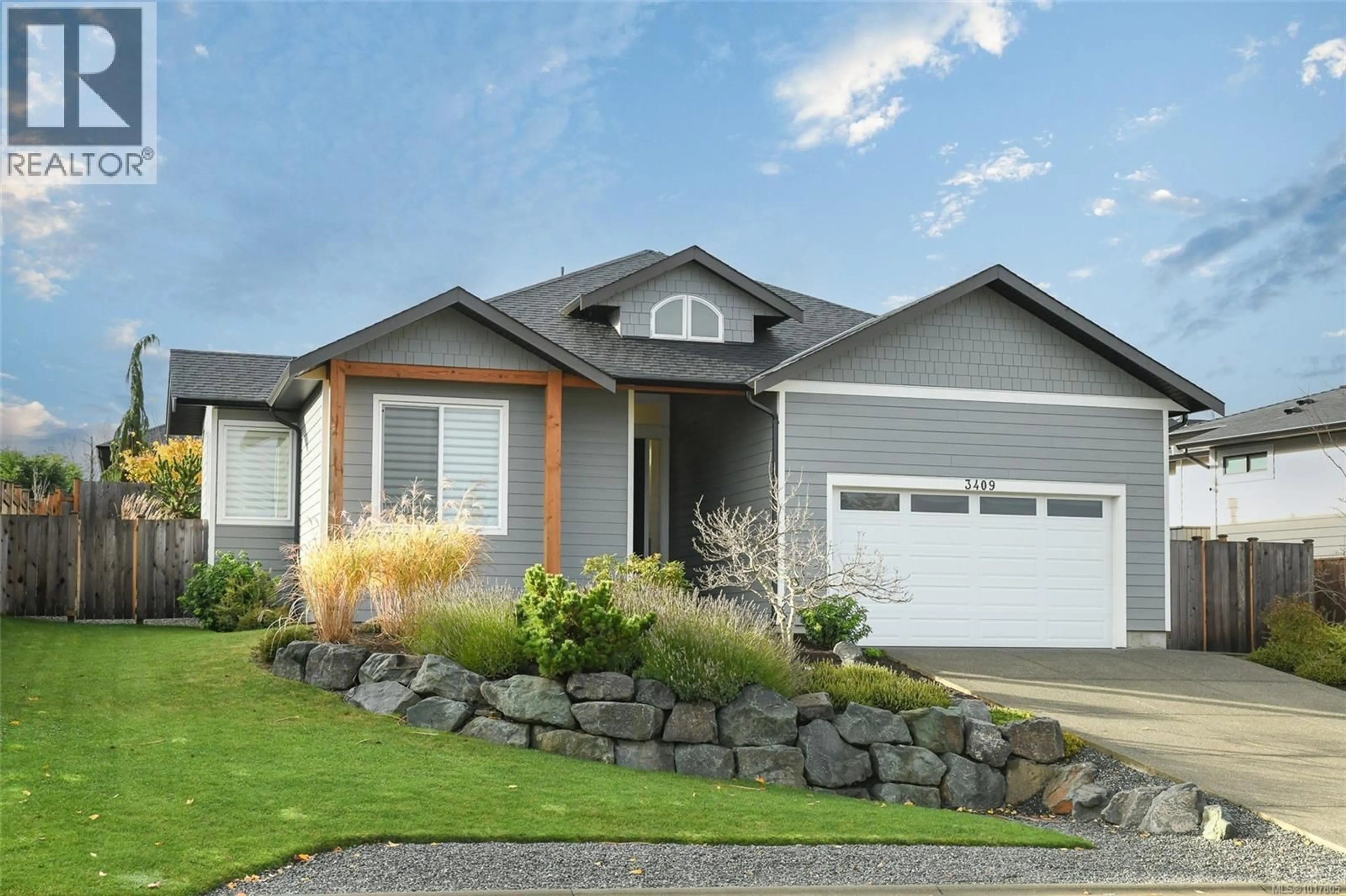 Home with vinyl exterior material, street for 3409 MARYGROVE DRIVE, Courtenay British Columbia V9N0E7