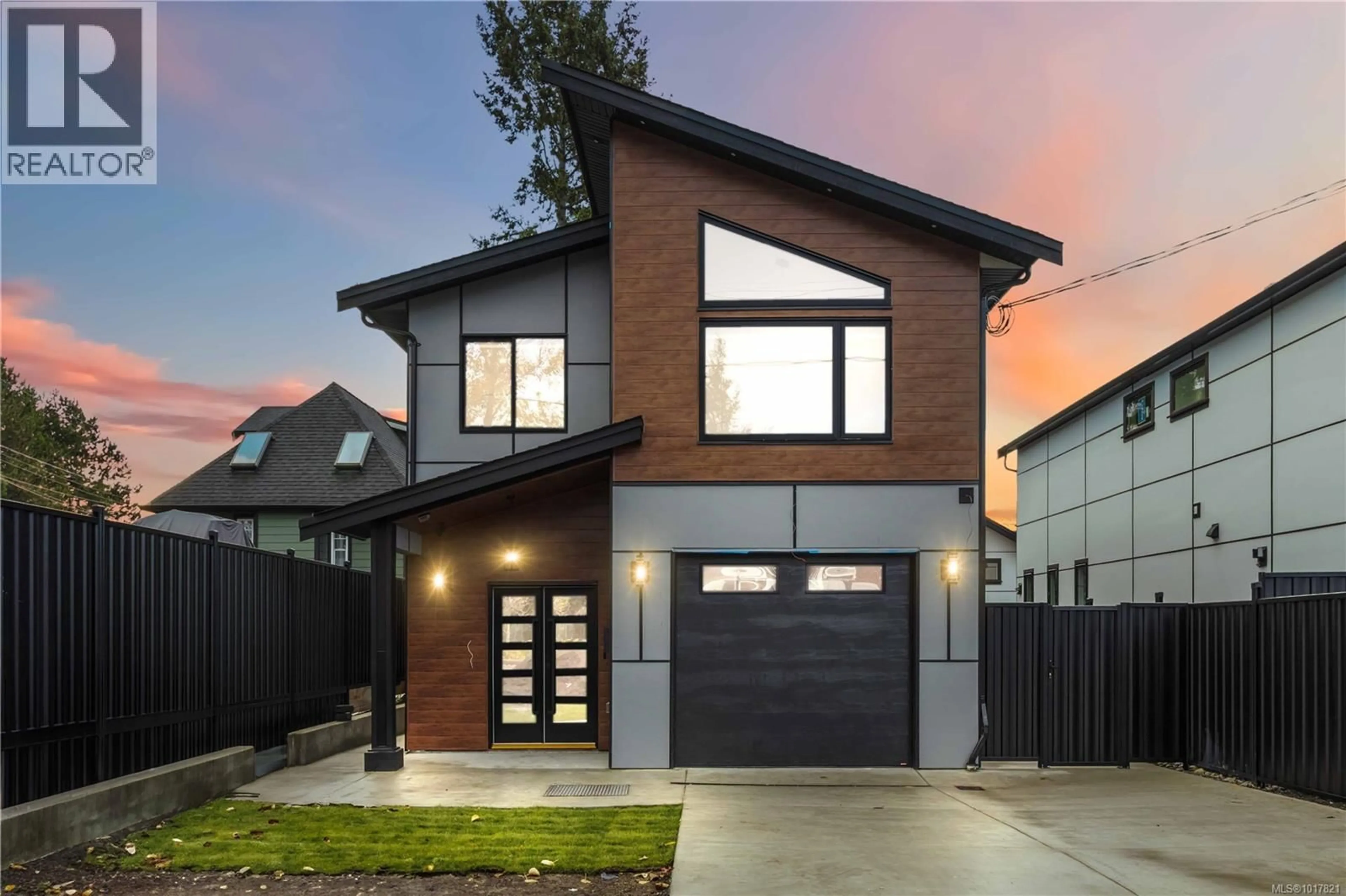 Home with brick exterior material, street for 669 CANTERBURY ROAD, Saanich British Columbia V8Z1Z8