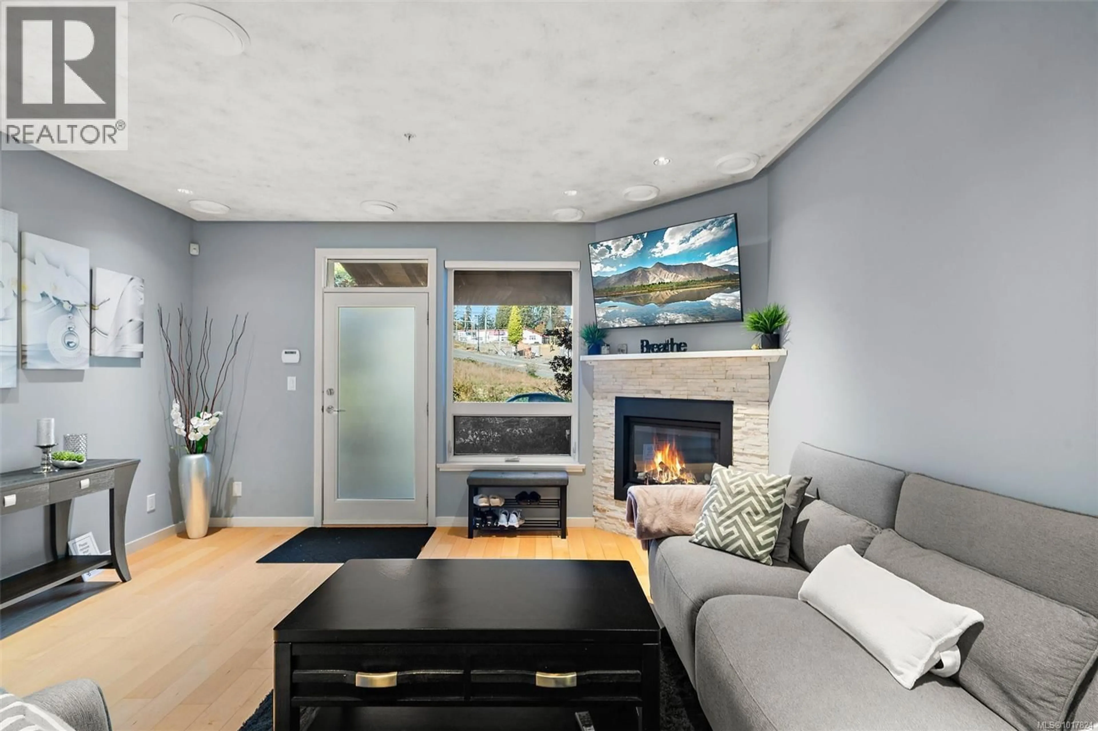 Living room with furniture, unknown for 6583 LINCROFT ROAD, Sooke British Columbia V9Z1M2