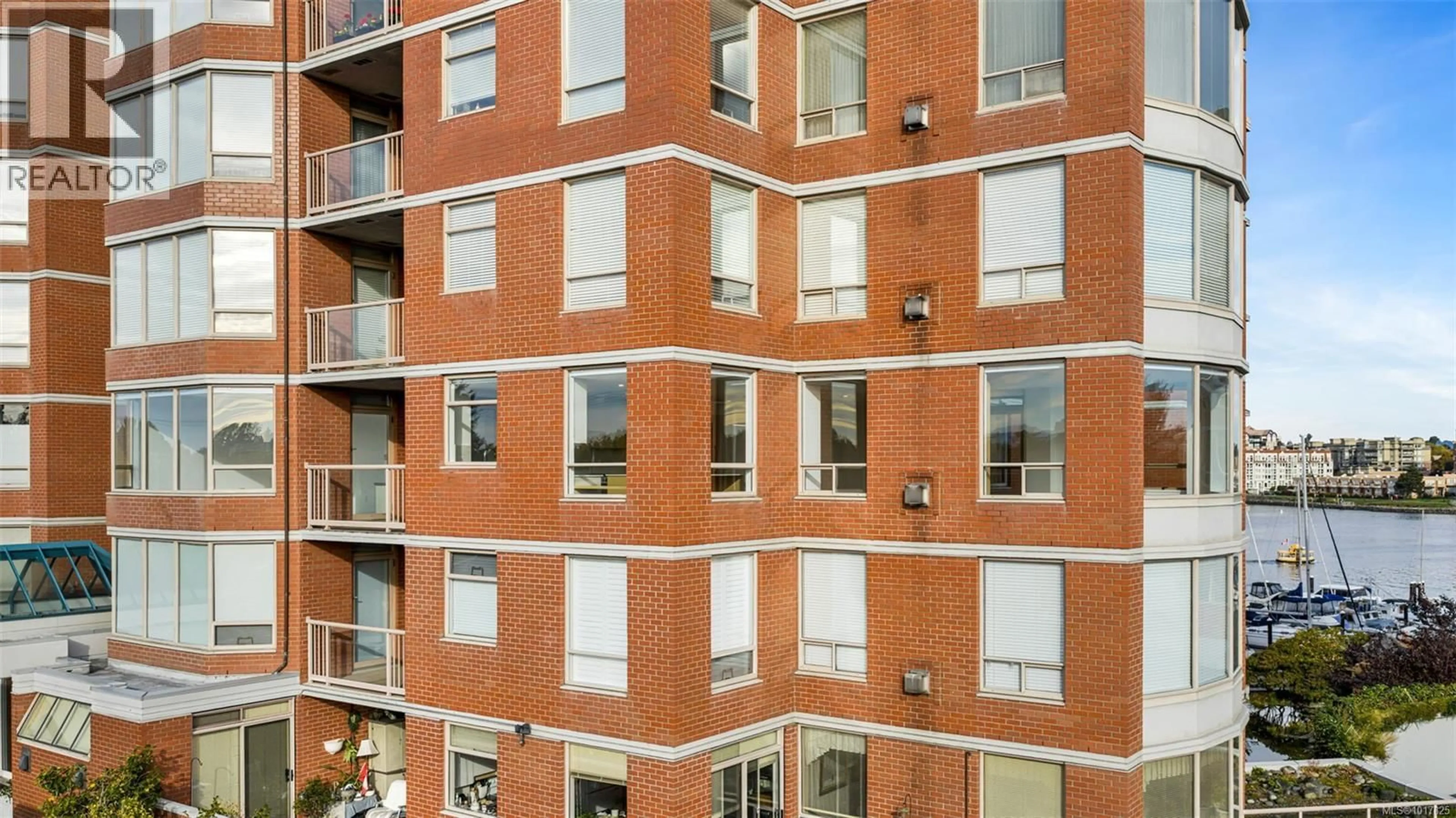 Home with brick exterior material, unknown for 504 - 630 MONTREAL STREET, Victoria British Columbia V8V4Y2