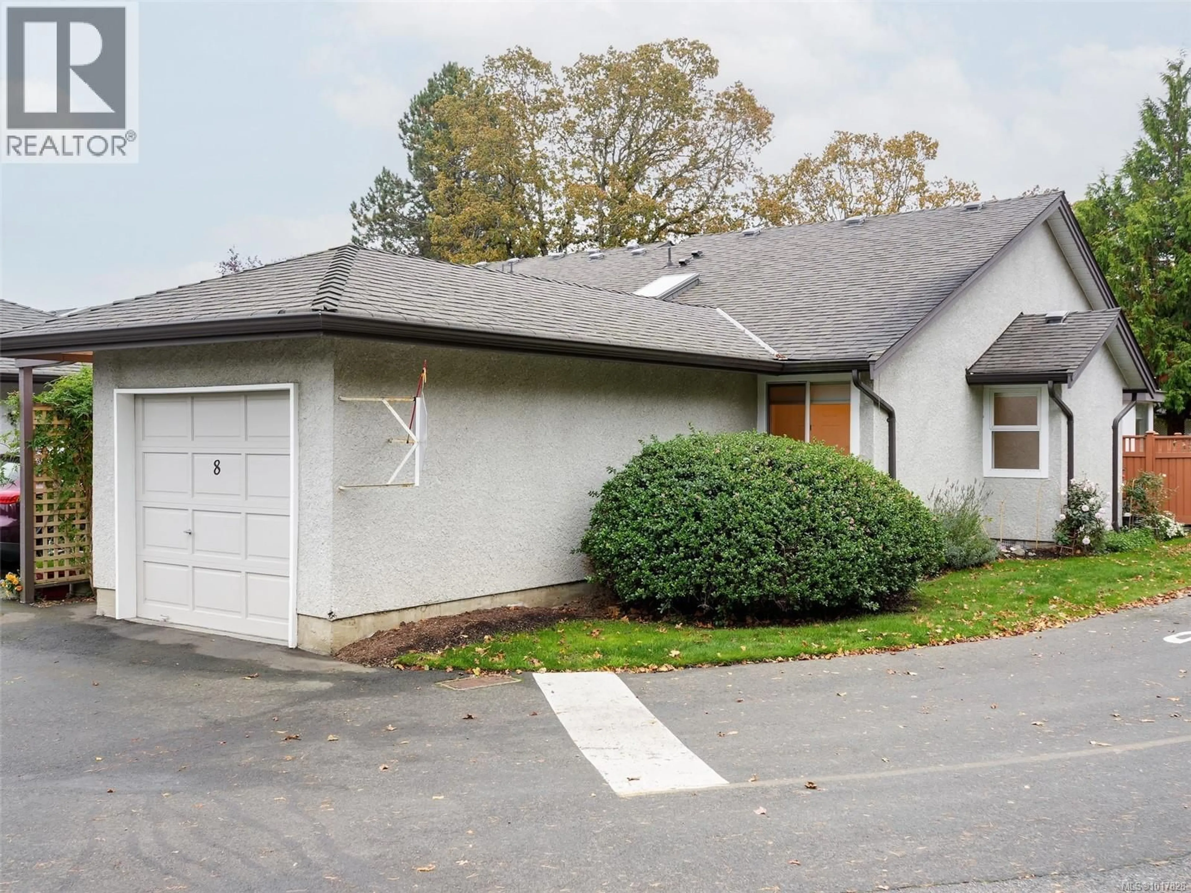 Unknown for 8 - 2070 AMELIA AVENUE, Sidney British Columbia V8L4X6